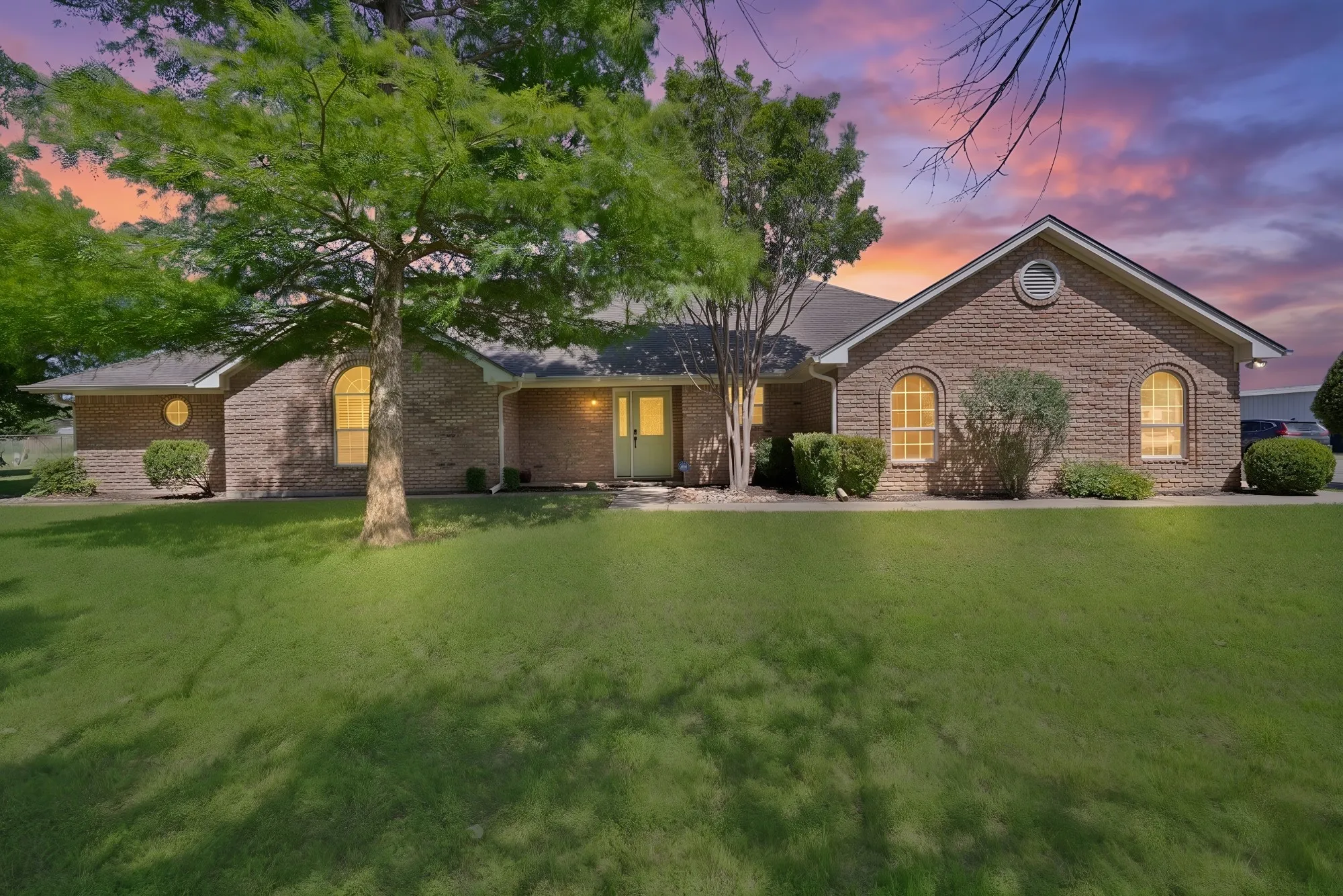 Single Family Residence For Sale in Parker County , 1815 Newport Road, Weatherford, Texas 76086, 3 Bedroom, 2 Bathroom, 2 Garage spaces, 2,315 Sqft, built in 1995, mls#21250863, Real Estate Agent in Weatherford, Homes For Sale in Parker county, Homes For Sale in Weatherford, Realtor in Weatherford Texas, Real Estate Brokerage Independent Realty Texas, Luminita Cordes Realtor