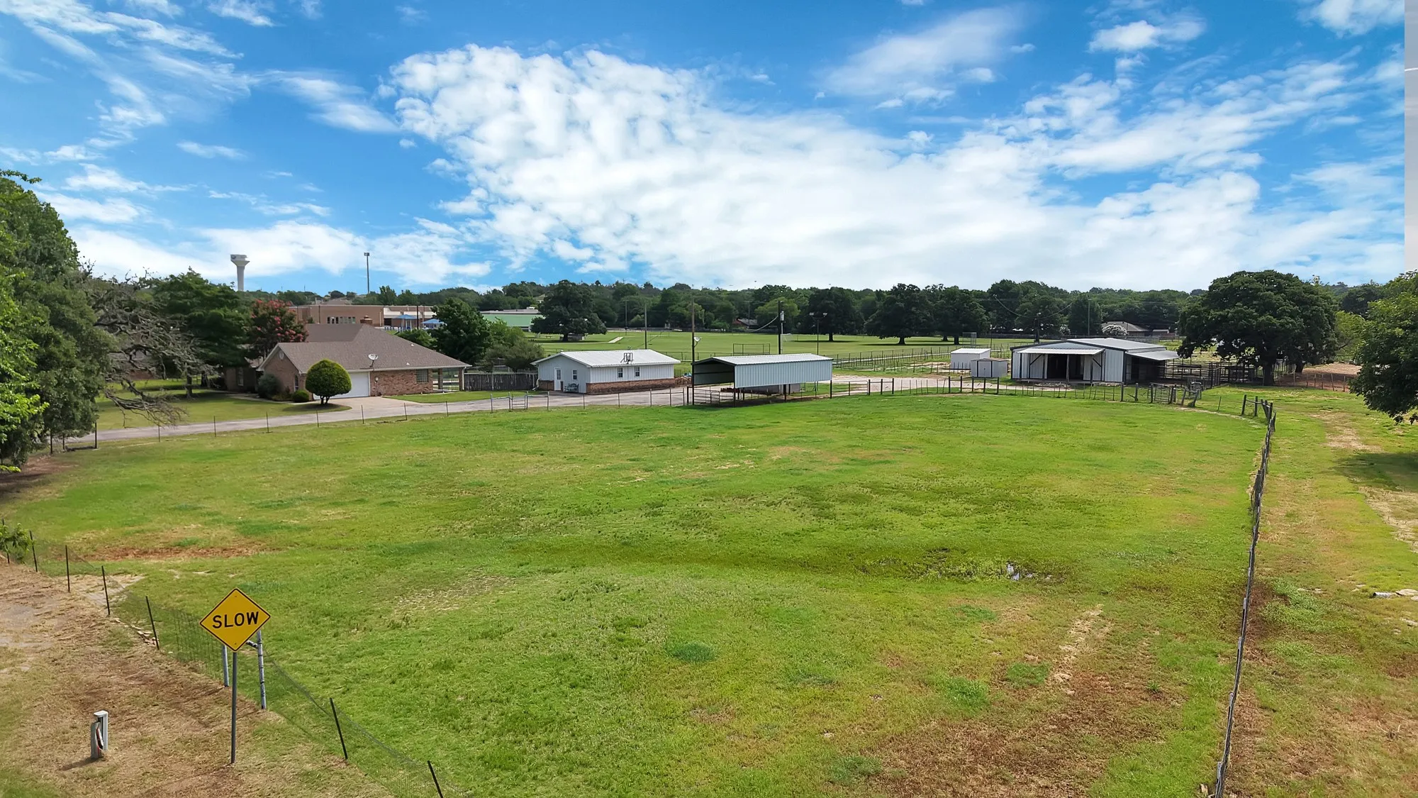 Single Family Residence For Sale in Parker County , 1815 Newport Road, Weatherford, Texas 76086, 3 Bedroom, 2 Bathroom, 2 Garage spaces, 2,315 Sqft, built in 1995, mls#21250863, Real Estate Agent in Weatherford, Homes For Sale in Parker county, Homes For Sale in Weatherford, Realtor in Weatherford Texas, Real Estate Brokerage Independent Realty Texas, Luminita Cordes Realtor