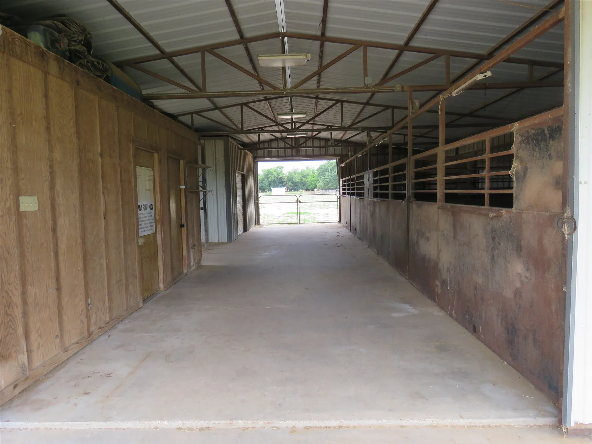 Single Family Residence For Sale in Parker County , 1815 Newport Road, Weatherford, Texas 76086, 3 Bedroom, 2 Bathroom, 2 Garage spaces, 2,315 Sqft, built in 1995, mls#21250863, Real Estate Agent in Weatherford, Homes For Sale in Parker county, Homes For Sale in Weatherford, Realtor in Weatherford Texas, Real Estate Brokerage Independent Realty Texas, Luminita Cordes Realtor
