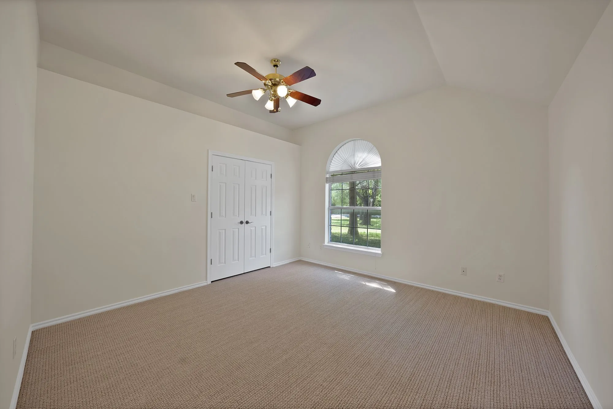 Front bedroom, vaulted ceiling