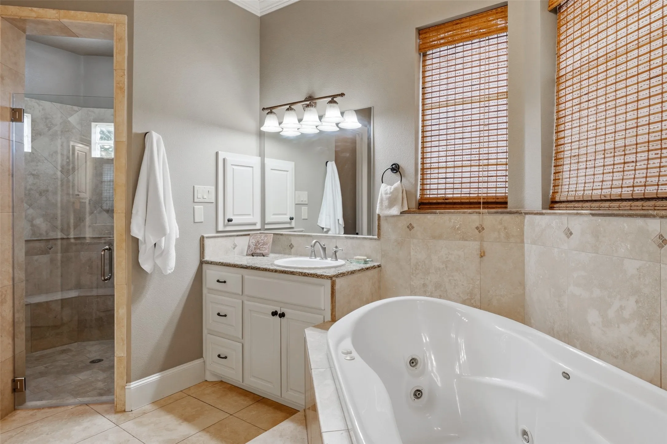 Single Family Residence For Sale in Ellis County , 5241 Plainview Road, Midlothian, Texas 76065, 4 Bedroom, 4 Bathroom, 2 Garage spaces, 4,183 Sqft, built in 2002, Preowned, mls#21246734, Real Estate Agent in Midlothian, Homes For Sale in Ellis county, Homes For Sale in Midlothian, Realtor in Midlothian Texas, Real Estate Brokerage Independent Realty Texas, Luminita Cordes Realtor