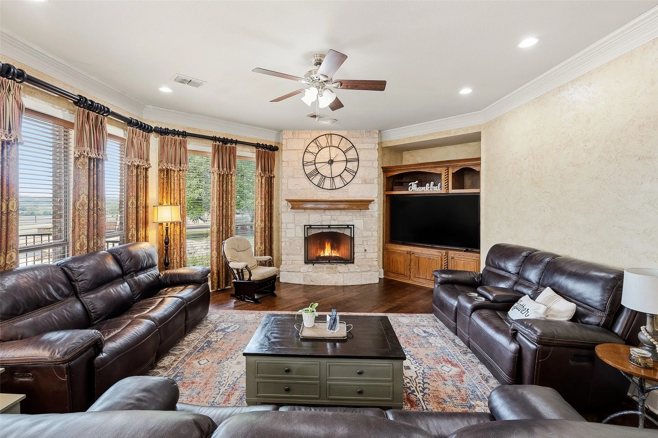 Single Family Residence For Sale in Ellis County , 5241 Plainview Road, Midlothian, Texas 76065, 4 Bedroom, 4 Bathroom, 2 Garage spaces, 4,183 Sqft, built in 2002, Preowned, mls#21246734, Real Estate Agent in Midlothian, Homes For Sale in Ellis county, Homes For Sale in Midlothian, Realtor in Midlothian Texas, Real Estate Brokerage Independent Realty Texas, Luminita Cordes Realtor