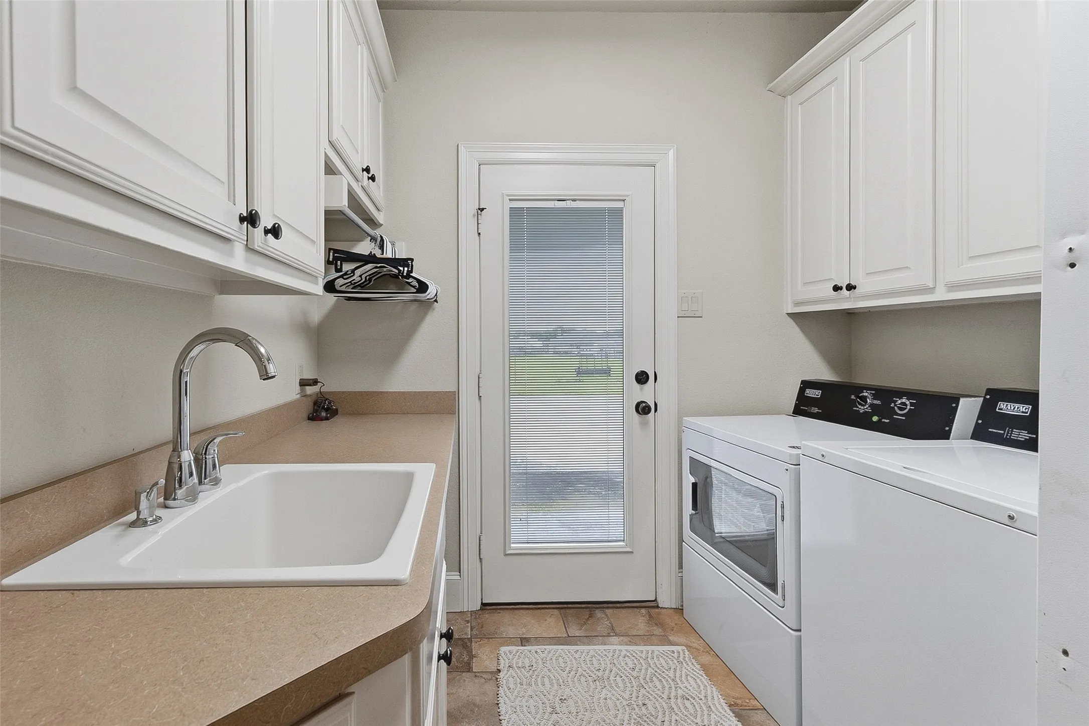 Single Family Residence For Sale in Ellis County , 5241 Plainview Road, Midlothian, Texas 76065, 4 Bedroom, 4 Bathroom, 2 Garage spaces, 4,183 Sqft, built in 2002, Preowned, mls#21246734, Real Estate Agent in Midlothian, Homes For Sale in Ellis county, Homes For Sale in Midlothian, Realtor in Midlothian Texas, Real Estate Brokerage Independent Realty Texas, Luminita Cordes Realtor