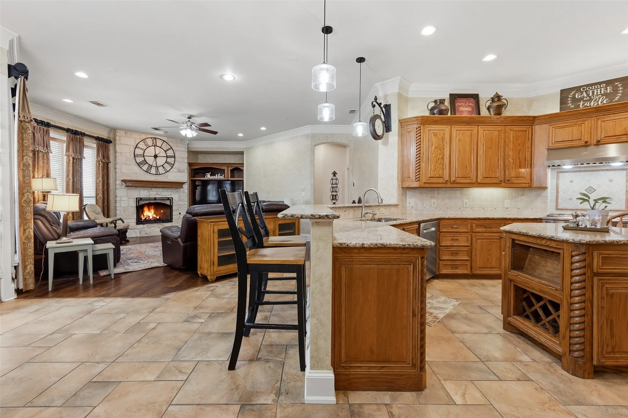 Single Family Residence For Sale in Ellis County , 5241 Plainview Road, Midlothian, Texas 76065, 4 Bedroom, 4 Bathroom, 2 Garage spaces, 4,183 Sqft, built in 2002, Preowned, mls#21246734, Real Estate Agent in Midlothian, Homes For Sale in Ellis county, Homes For Sale in Midlothian, Realtor in Midlothian Texas, Real Estate Brokerage Independent Realty Texas, Luminita Cordes Realtor