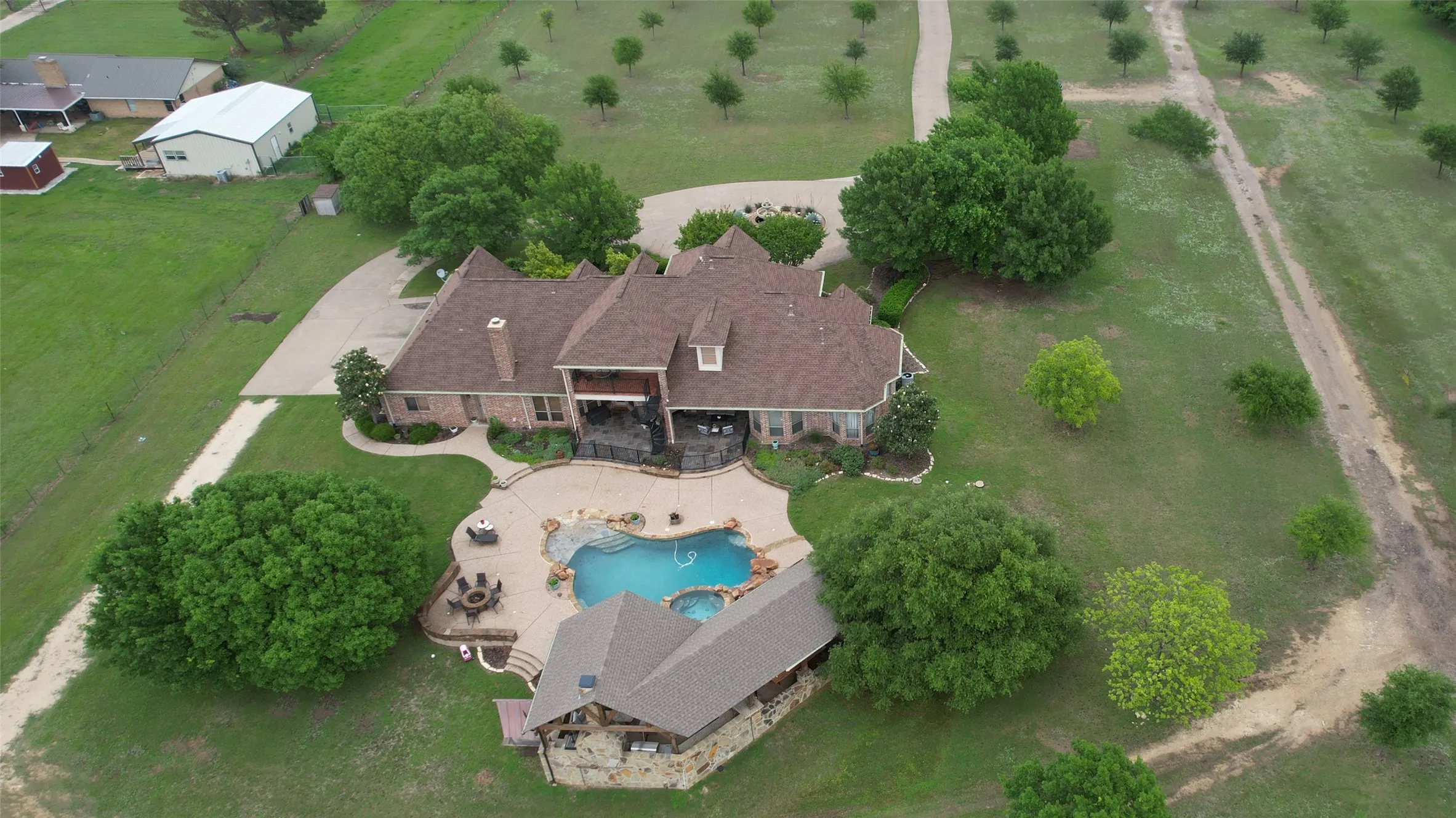 Single Family Residence For Sale in Ellis County , 5241 Plainview Road, Midlothian, Texas 76065, 4 Bedroom, 4 Bathroom, 2 Garage spaces, 4,183 Sqft, built in 2002, Preowned, mls#21246734, Real Estate Agent in Midlothian, Homes For Sale in Ellis county, Homes For Sale in Midlothian, Realtor in Midlothian Texas, Real Estate Brokerage Independent Realty Texas, Luminita Cordes Realtor