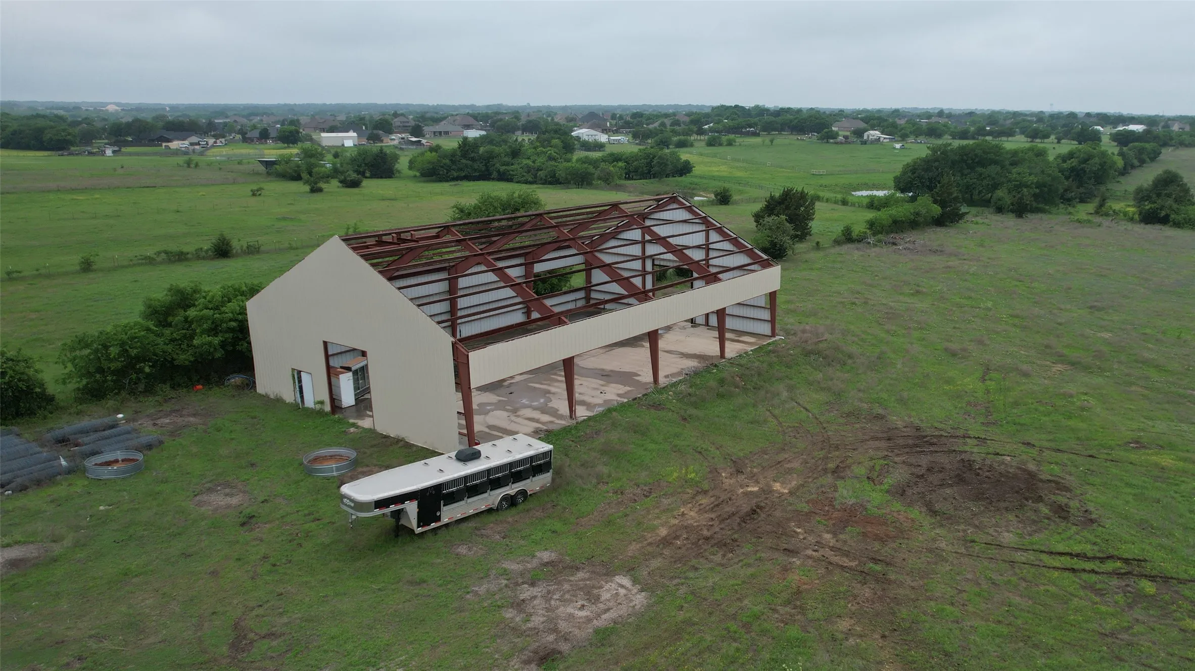 Single Family Residence For Sale in Ellis County , 5241 Plainview Road, Midlothian, Texas 76065, 4 Bedroom, 4 Bathroom, 2 Garage spaces, 4,183 Sqft, built in 2002, Preowned, mls#21246734, Real Estate Agent in Midlothian, Homes For Sale in Ellis county, Homes For Sale in Midlothian, Realtor in Midlothian Texas, Real Estate Brokerage Independent Realty Texas, Luminita Cordes Realtor