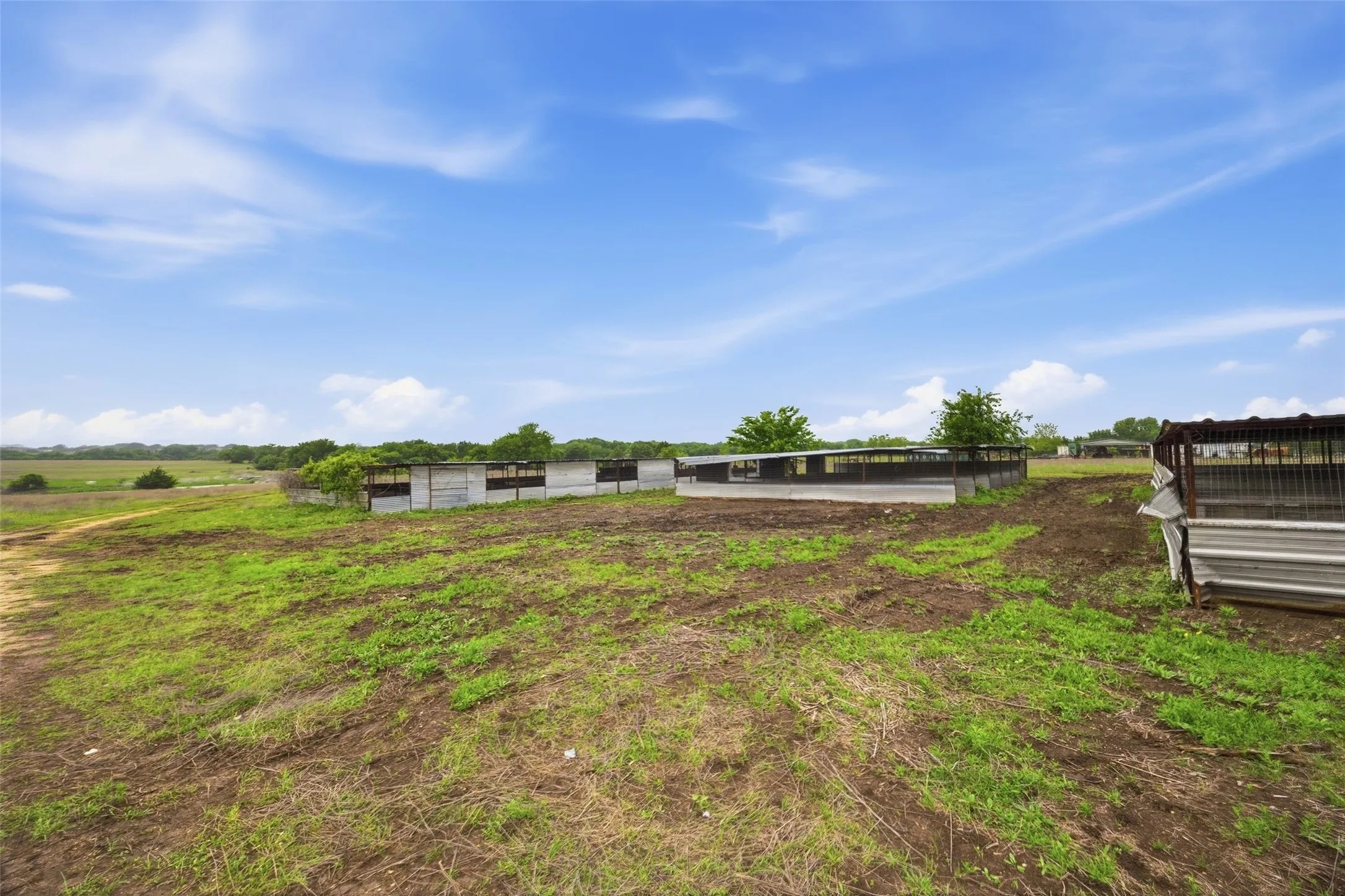 Single Family Residence For Sale in Ellis County , 5241 Plainview Road, Midlothian, Texas 76065, 4 Bedroom, 4 Bathroom, 2 Garage spaces, 4,183 Sqft, built in 2002, Preowned, mls#21246734, Real Estate Agent in Midlothian, Homes For Sale in Ellis county, Homes For Sale in Midlothian, Realtor in Midlothian Texas, Real Estate Brokerage Independent Realty Texas, Luminita Cordes Realtor