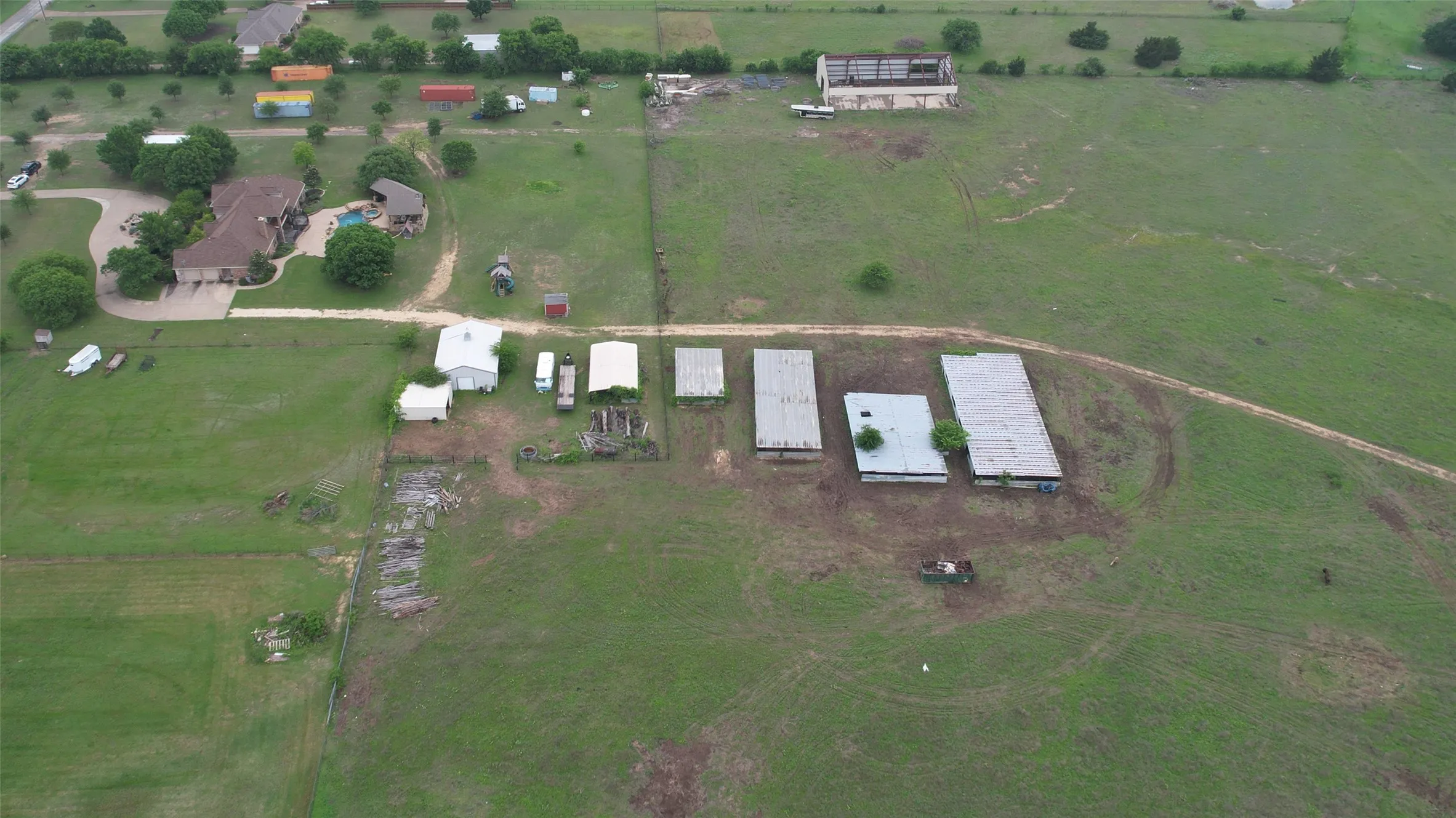 Single Family Residence For Sale in Ellis County , 5241 Plainview Road, Midlothian, Texas 76065, 4 Bedroom, 4 Bathroom, 2 Garage spaces, 4,183 Sqft, built in 2002, Preowned, mls#21246734, Real Estate Agent in Midlothian, Homes For Sale in Ellis county, Homes For Sale in Midlothian, Realtor in Midlothian Texas, Real Estate Brokerage Independent Realty Texas, Luminita Cordes Realtor