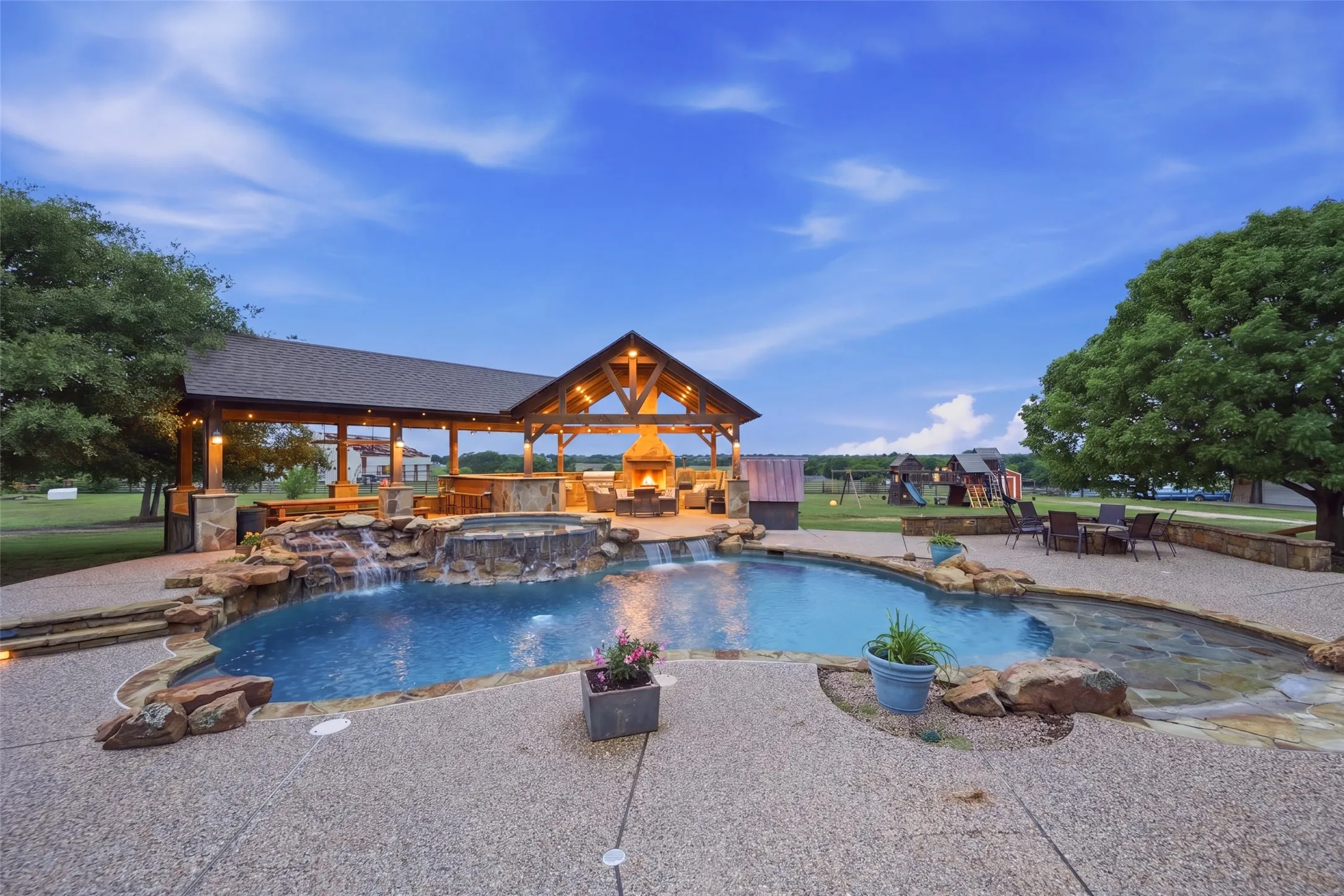 Single Family Residence For Sale in Ellis County , 5241 Plainview Road, Midlothian, Texas 76065, 4 Bedroom, 4 Bathroom, 2 Garage spaces, 4,183 Sqft, built in 2002, Preowned, mls#21246734, Real Estate Agent in Midlothian, Homes For Sale in Ellis county, Homes For Sale in Midlothian, Realtor in Midlothian Texas, Real Estate Brokerage Independent Realty Texas, Luminita Cordes Realtor