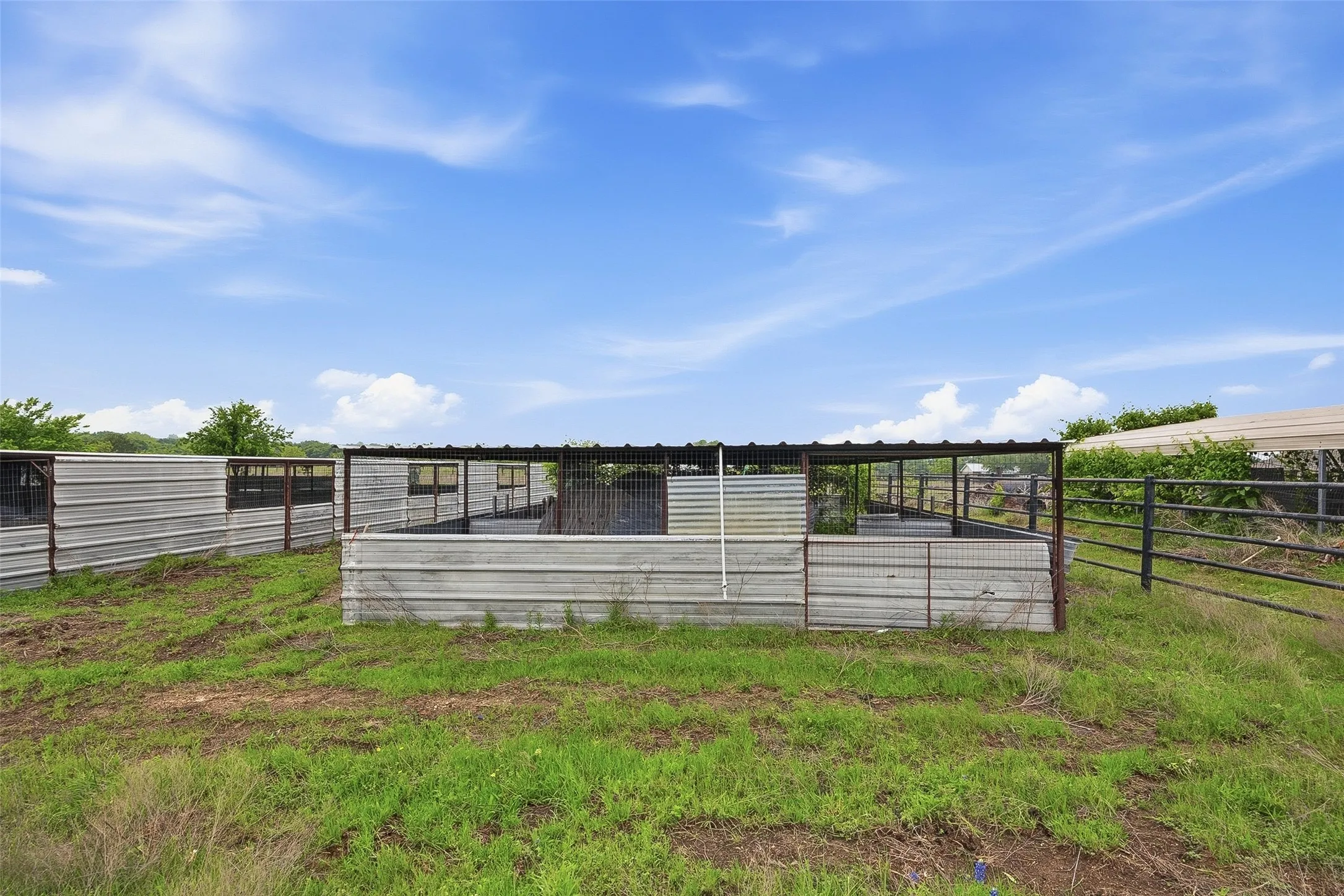 Single Family Residence For Sale in Ellis County , 5241 Plainview Road, Midlothian, Texas 76065, 4 Bedroom, 4 Bathroom, 2 Garage spaces, 4,183 Sqft, built in 2002, Preowned, mls#21246734, Real Estate Agent in Midlothian, Homes For Sale in Ellis county, Homes For Sale in Midlothian, Realtor in Midlothian Texas, Real Estate Brokerage Independent Realty Texas, Luminita Cordes Realtor