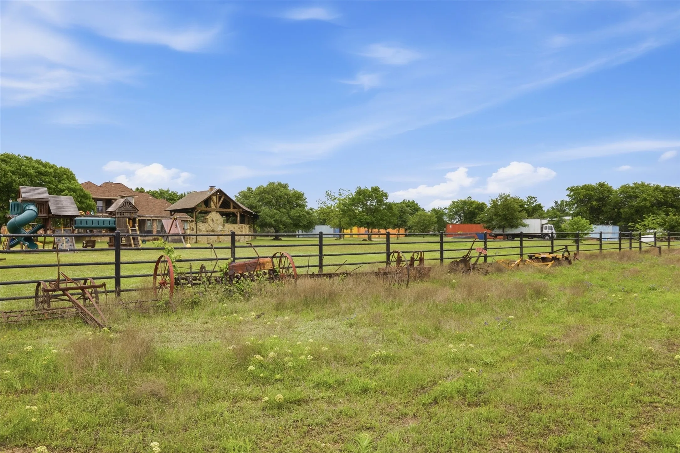 Single Family Residence For Sale in Ellis County , 5241 Plainview Road, Midlothian, Texas 76065, 4 Bedroom, 4 Bathroom, 2 Garage spaces, 4,183 Sqft, built in 2002, Preowned, mls#21246734, Real Estate Agent in Midlothian, Homes For Sale in Ellis county, Homes For Sale in Midlothian, Realtor in Midlothian Texas, Real Estate Brokerage Independent Realty Texas, Luminita Cordes Realtor