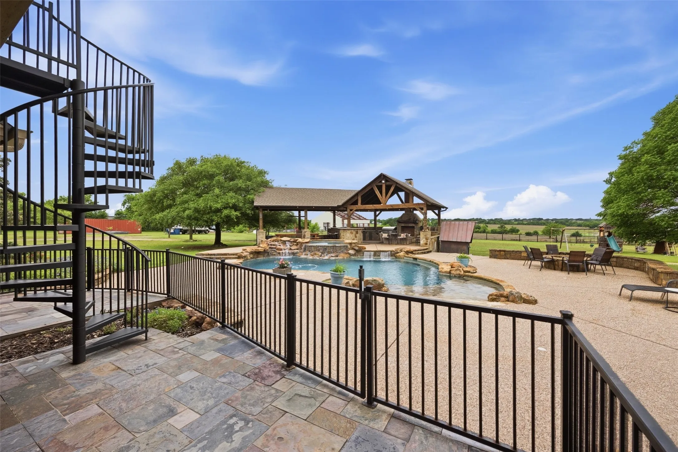 Single Family Residence For Sale in Ellis County , 5241 Plainview Road, Midlothian, Texas 76065, 4 Bedroom, 4 Bathroom, 2 Garage spaces, 4,183 Sqft, built in 2002, Preowned, mls#21246734, Real Estate Agent in Midlothian, Homes For Sale in Ellis county, Homes For Sale in Midlothian, Realtor in Midlothian Texas, Real Estate Brokerage Independent Realty Texas, Luminita Cordes Realtor
