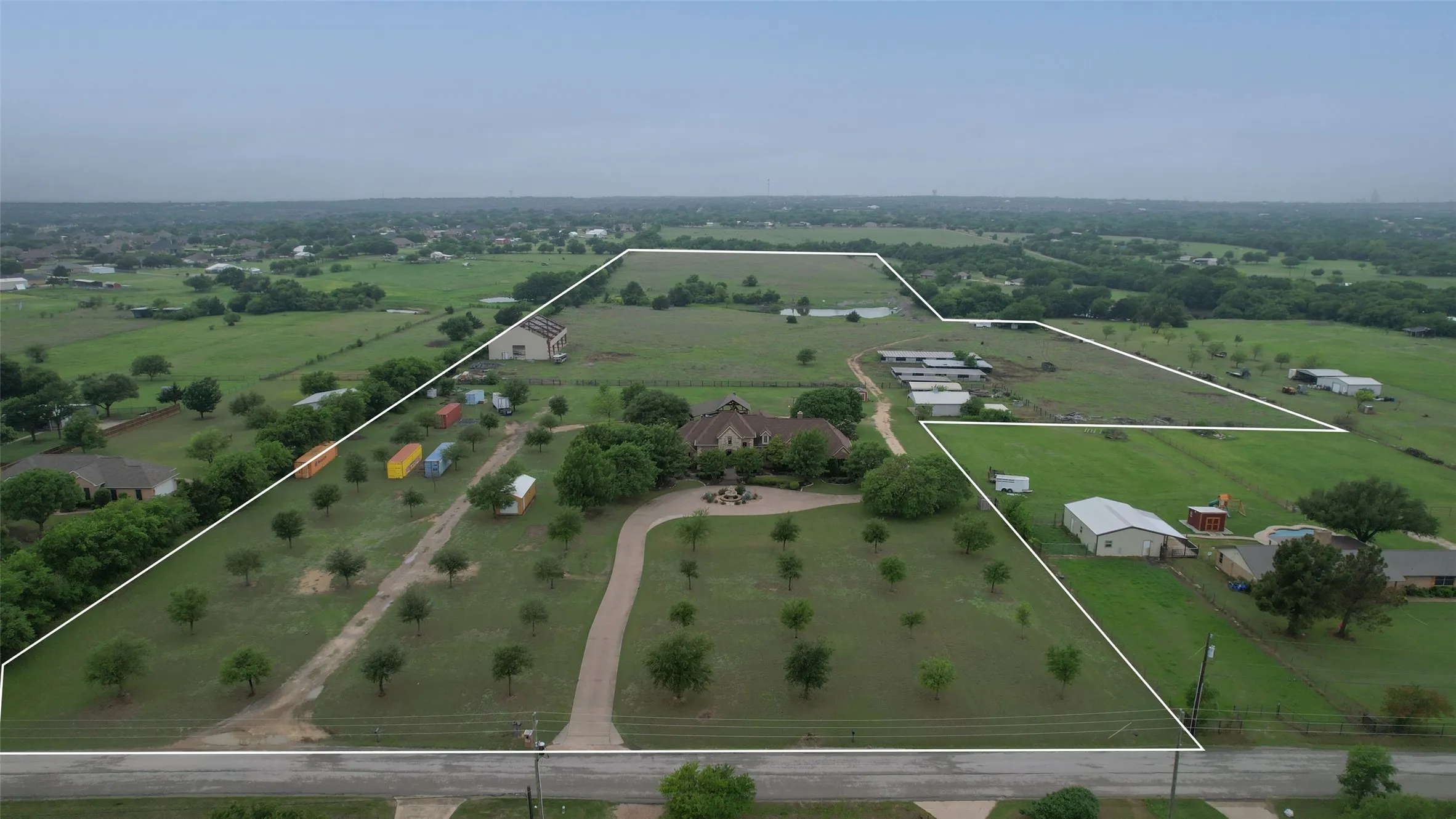 Single Family Residence For Sale in Ellis County , 5241 Plainview Road, Midlothian, Texas 76065, 4 Bedroom, 4 Bathroom, 2 Garage spaces, 4,183 Sqft, built in 2002, Preowned, mls#21246734, Real Estate Agent in Midlothian, Homes For Sale in Ellis county, Homes For Sale in Midlothian, Realtor in Midlothian Texas, Real Estate Brokerage Independent Realty Texas, Luminita Cordes Realtor