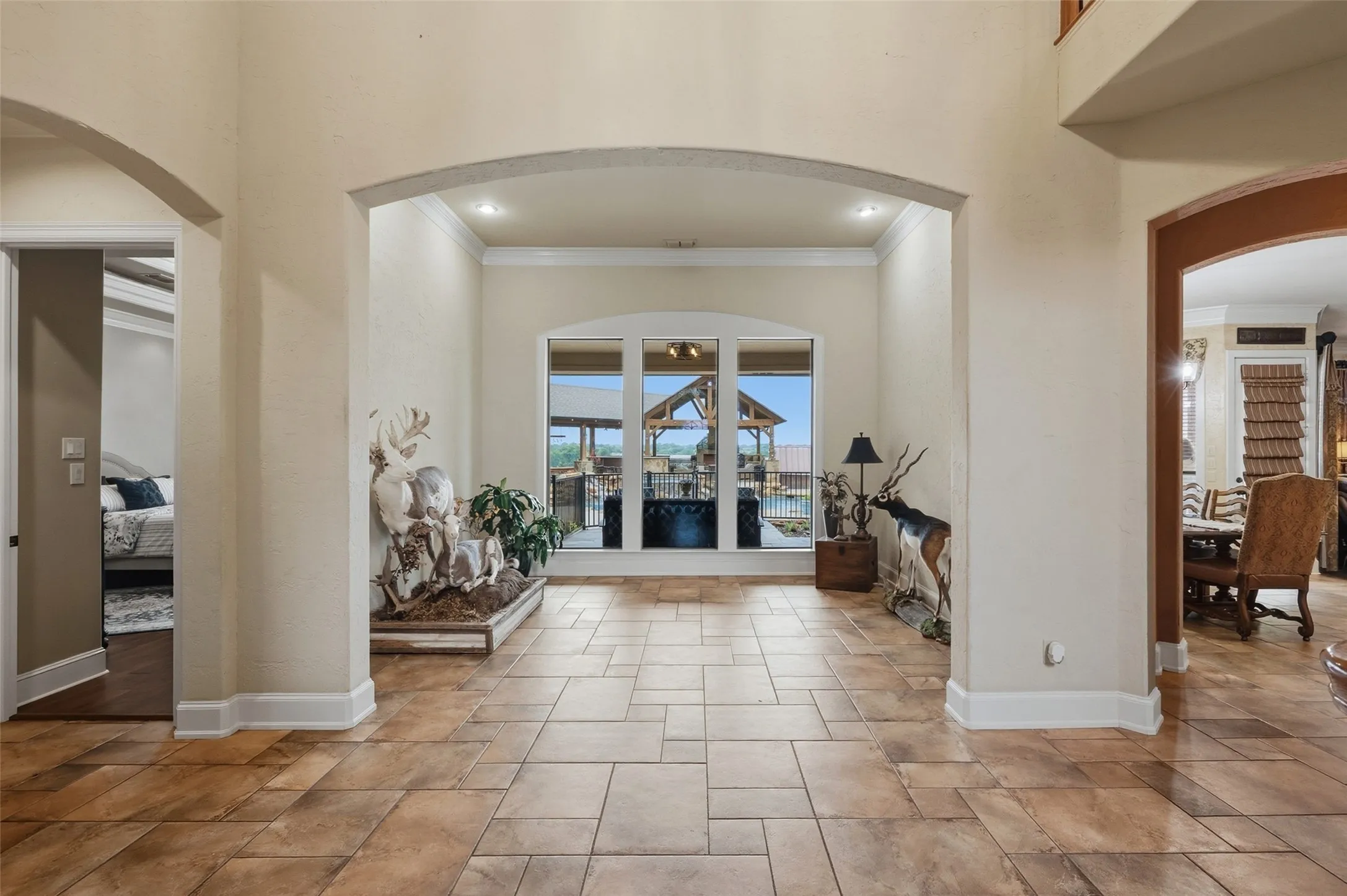 Single Family Residence For Sale in Ellis County , 5241 Plainview Road, Midlothian, Texas 76065, 4 Bedroom, 4 Bathroom, 2 Garage spaces, 4,183 Sqft, built in 2002, Preowned, mls#21246734, Real Estate Agent in Midlothian, Homes For Sale in Ellis county, Homes For Sale in Midlothian, Realtor in Midlothian Texas, Real Estate Brokerage Independent Realty Texas, Luminita Cordes Realtor