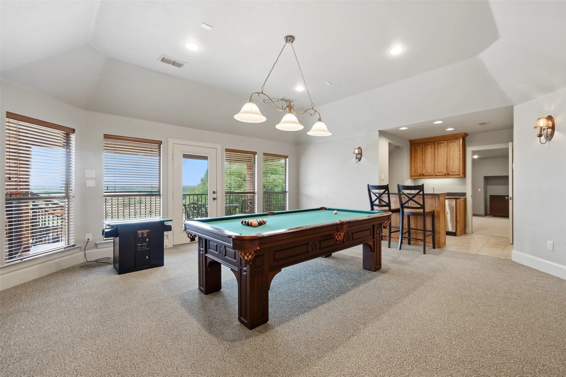 Single Family Residence For Sale in Ellis County , 5241 Plainview Road, Midlothian, Texas 76065, 4 Bedroom, 4 Bathroom, 2 Garage spaces, 4,183 Sqft, built in 2002, Preowned, mls#21246734, Real Estate Agent in Midlothian, Homes For Sale in Ellis county, Homes For Sale in Midlothian, Realtor in Midlothian Texas, Real Estate Brokerage Independent Realty Texas, Luminita Cordes Realtor