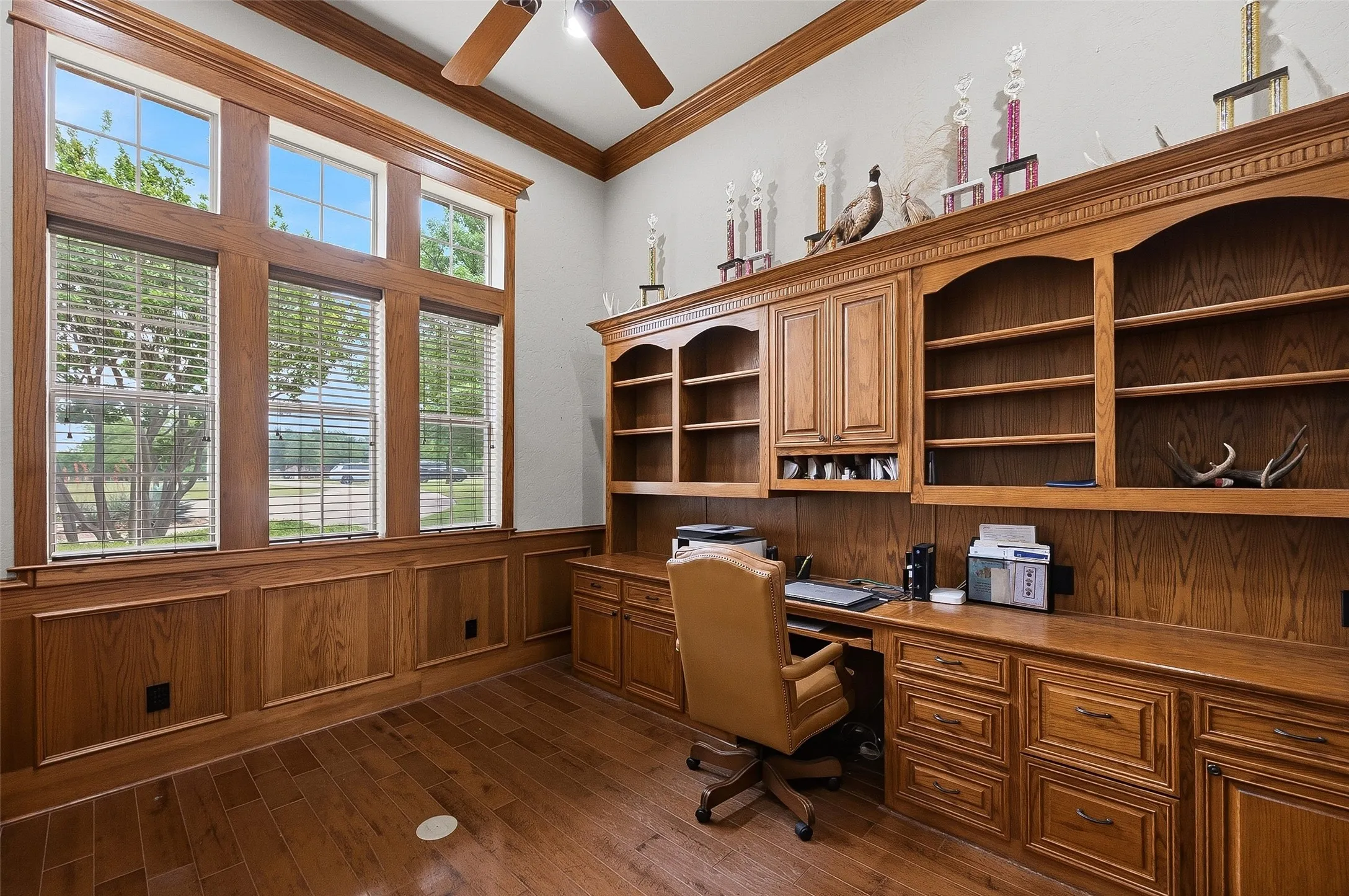 Single Family Residence For Sale in Ellis County , 5241 Plainview Road, Midlothian, Texas 76065, 4 Bedroom, 4 Bathroom, 2 Garage spaces, 4,183 Sqft, built in 2002, Preowned, mls#21246734, Real Estate Agent in Midlothian, Homes For Sale in Ellis county, Homes For Sale in Midlothian, Realtor in Midlothian Texas, Real Estate Brokerage Independent Realty Texas, Luminita Cordes Realtor