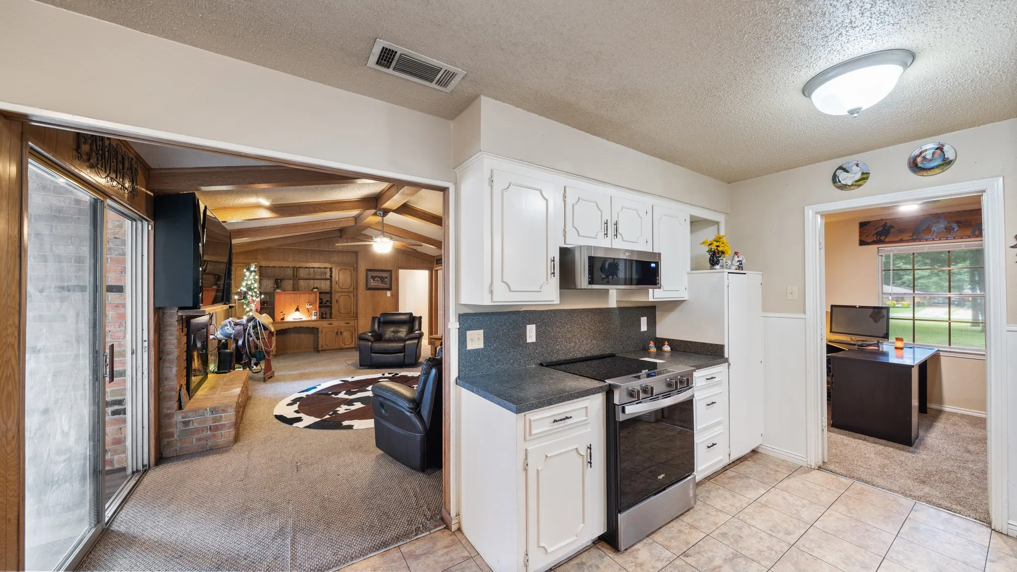 Single Family Residence For Sale in Dallas County , 313 Shadywood Lane, Seagoville, Texas 75159, 4 Bedroom, 2 Bathroom, 3 Garage spaces, 2,448 Sqft, built in 1968, mls#21247225, Real Estate Agent in Seagoville, Homes For Sale in Dallas county, Homes For Sale in Seagoville, Realtor in Seagoville Texas, Real Estate Brokerage Independent Realty Texas, Luminita Cordes Realtor