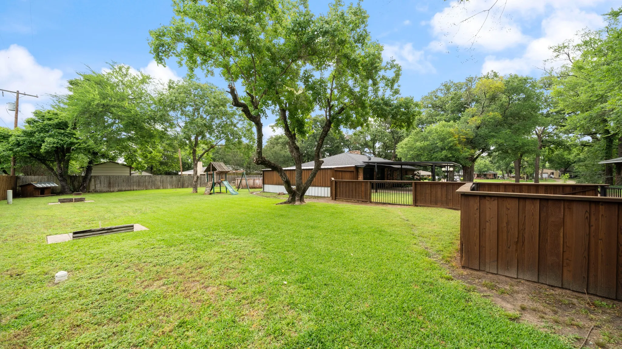 Single Family Residence For Sale in Dallas County , 313 Shadywood Lane, Seagoville, Texas 75159, 4 Bedroom, 2 Bathroom, 3 Garage spaces, 2,448 Sqft, built in 1968, mls#21247225, Real Estate Agent in Seagoville, Homes For Sale in Dallas county, Homes For Sale in Seagoville, Realtor in Seagoville Texas, Real Estate Brokerage Independent Realty Texas, Luminita Cordes Realtor