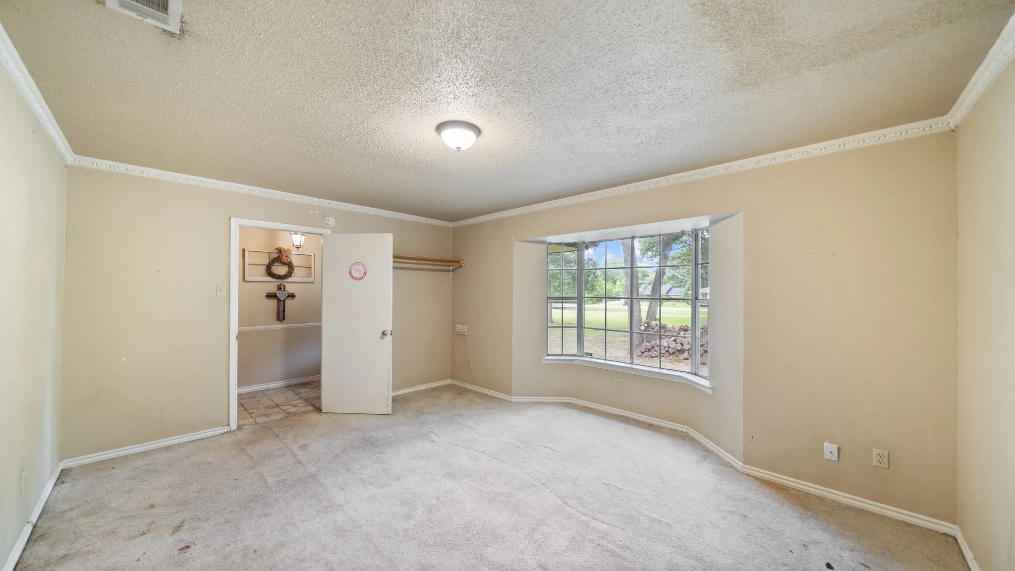 Bonus room or 4th bedroom