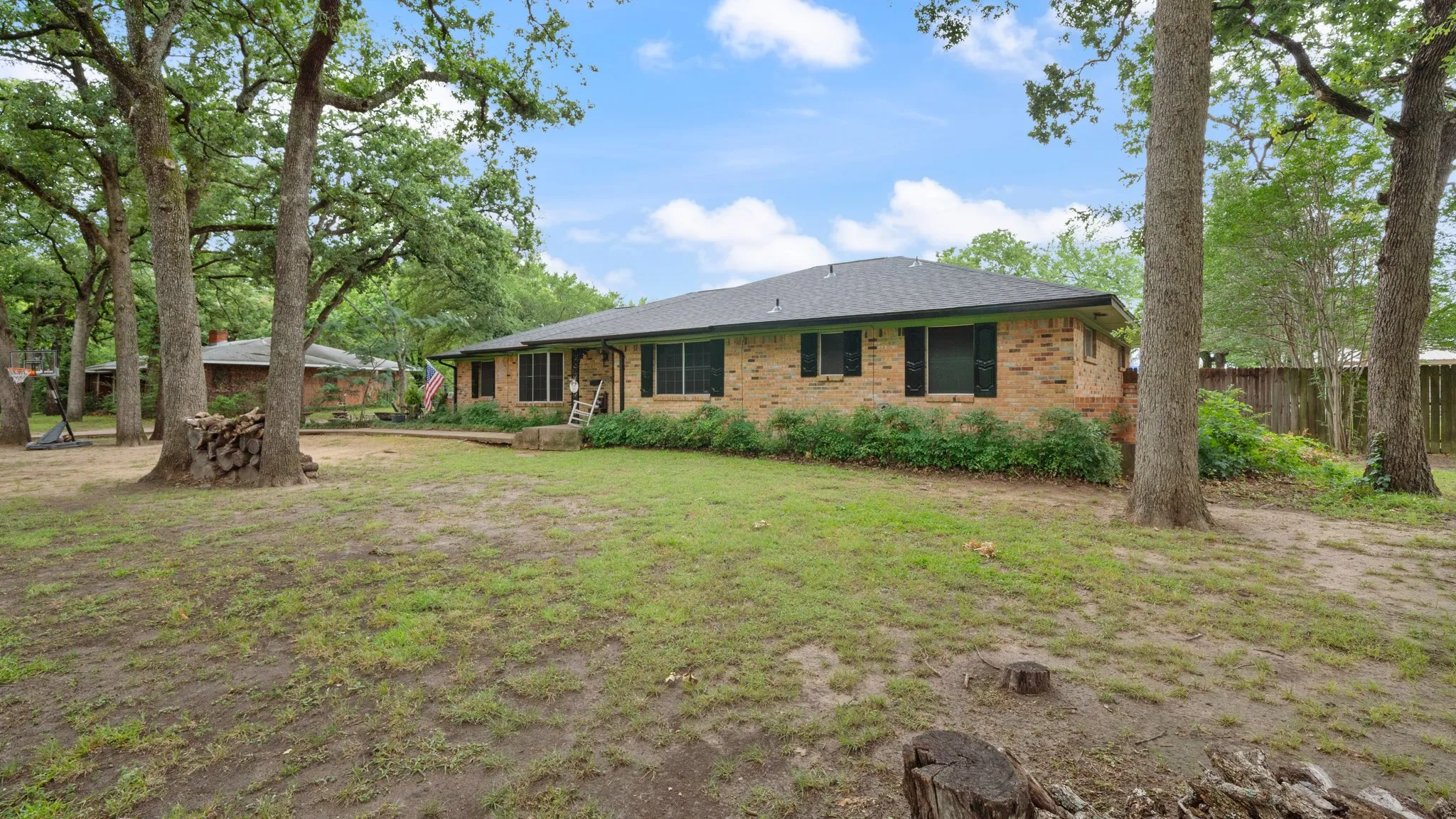 Single Family Residence For Sale in Dallas County , 313 Shadywood Lane, Seagoville, Texas 75159, 4 Bedroom, 2 Bathroom, 3 Garage spaces, 2,448 Sqft, built in 1968, mls#21247225, Real Estate Agent in Seagoville, Homes For Sale in Dallas county, Homes For Sale in Seagoville, Realtor in Seagoville Texas, Real Estate Brokerage Independent Realty Texas, Luminita Cordes Realtor