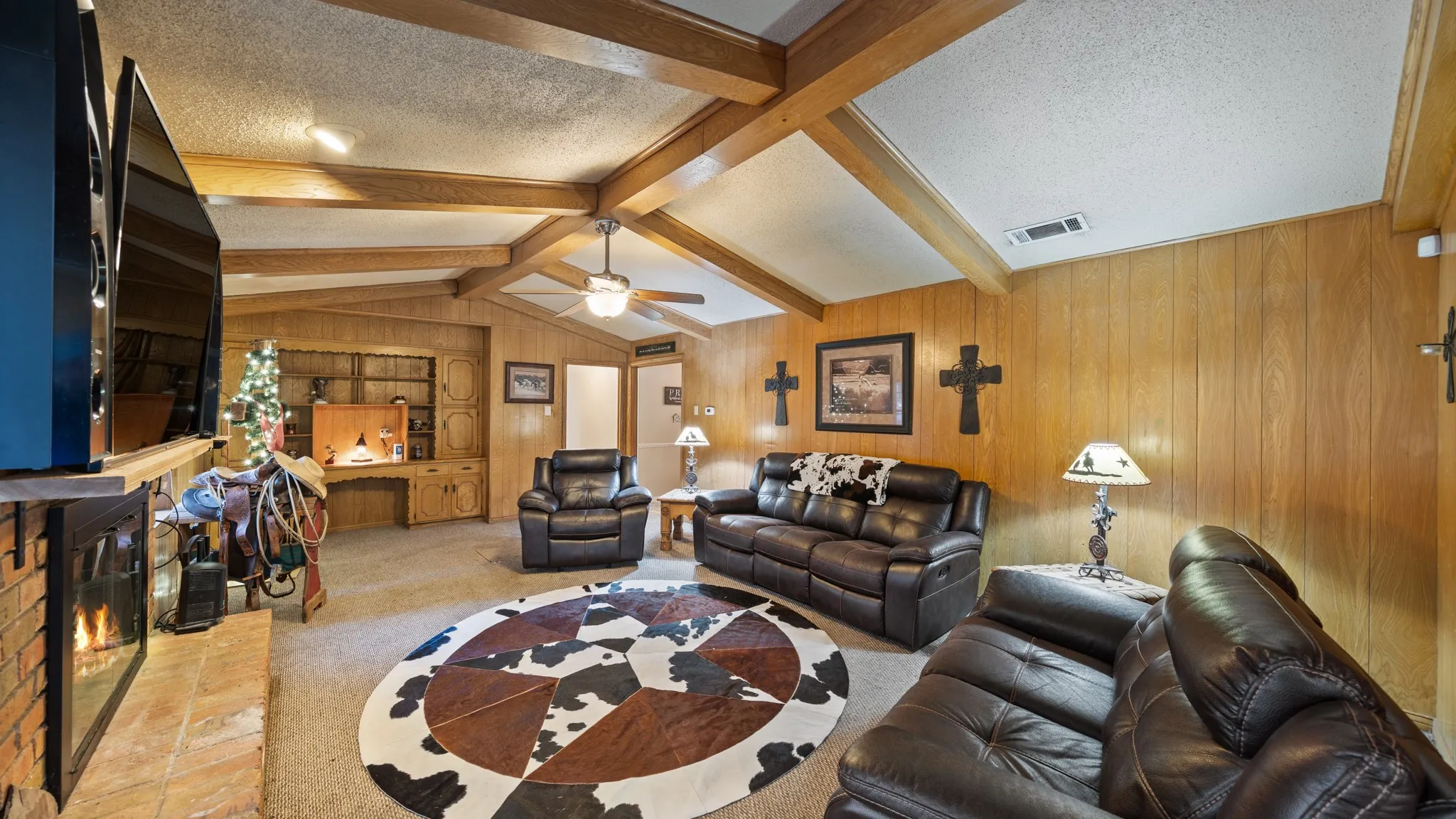 Single Family Residence For Sale in Dallas County , 313 Shadywood Lane, Seagoville, Texas 75159, 4 Bedroom, 2 Bathroom, 3 Garage spaces, 2,448 Sqft, built in 1968, mls#21247225, Real Estate Agent in Seagoville, Homes For Sale in Dallas county, Homes For Sale in Seagoville, Realtor in Seagoville Texas, Real Estate Brokerage Independent Realty Texas, Luminita Cordes Realtor