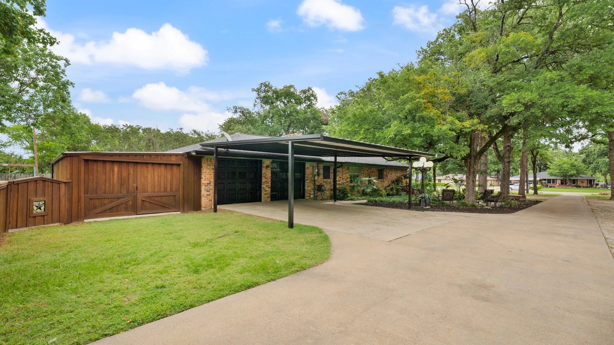 Single Family Residence For Sale in Dallas County , 313 Shadywood Lane, Seagoville, Texas 75159, 4 Bedroom, 2 Bathroom, 3 Garage spaces, 2,448 Sqft, built in 1968, mls#21247225, Real Estate Agent in Seagoville, Homes For Sale in Dallas county, Homes For Sale in Seagoville, Realtor in Seagoville Texas, Real Estate Brokerage Independent Realty Texas, Luminita Cordes Realtor