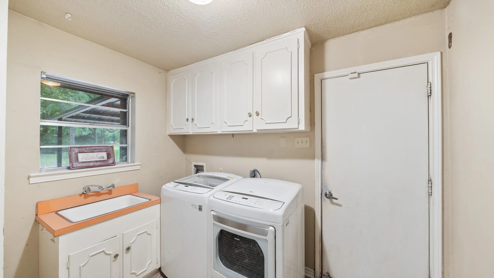Single Family Residence For Sale in Dallas County , 313 Shadywood Lane, Seagoville, Texas 75159, 4 Bedroom, 2 Bathroom, 3 Garage spaces, 2,448 Sqft, built in 1968, mls#21247225, Real Estate Agent in Seagoville, Homes For Sale in Dallas county, Homes For Sale in Seagoville, Realtor in Seagoville Texas, Real Estate Brokerage Independent Realty Texas, Luminita Cordes Realtor