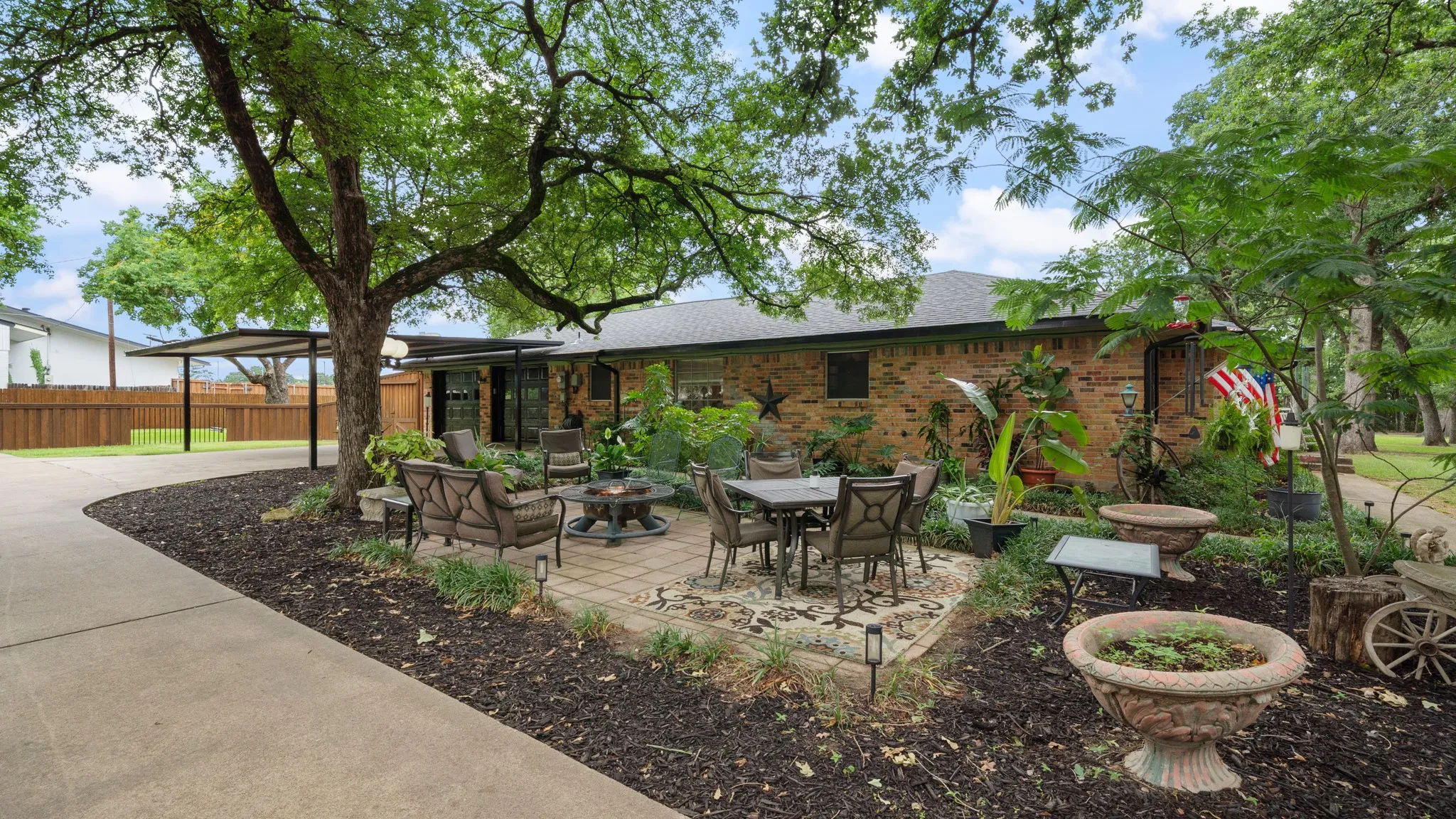 Single Family Residence For Sale in Dallas County , 313 Shadywood Lane, Seagoville, Texas 75159, 4 Bedroom, 2 Bathroom, 3 Garage spaces, 2,448 Sqft, built in 1968, mls#21247225, Real Estate Agent in Seagoville, Homes For Sale in Dallas county, Homes For Sale in Seagoville, Realtor in Seagoville Texas, Real Estate Brokerage Independent Realty Texas, Luminita Cordes Realtor