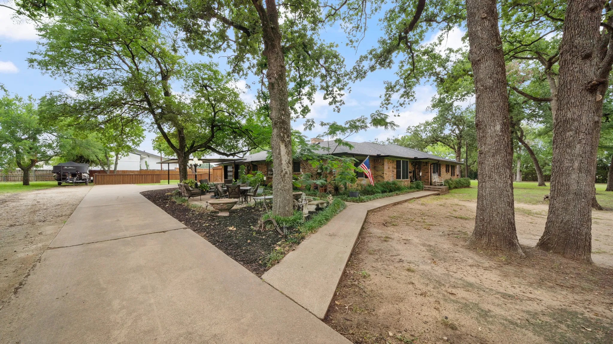Single Family Residence For Sale in Dallas County , 313 Shadywood Lane, Seagoville, Texas 75159, 4 Bedroom, 2 Bathroom, 3 Garage spaces, 2,448 Sqft, built in 1968, mls#21247225, Real Estate Agent in Seagoville, Homes For Sale in Dallas county, Homes For Sale in Seagoville, Realtor in Seagoville Texas, Real Estate Brokerage Independent Realty Texas, Luminita Cordes Realtor