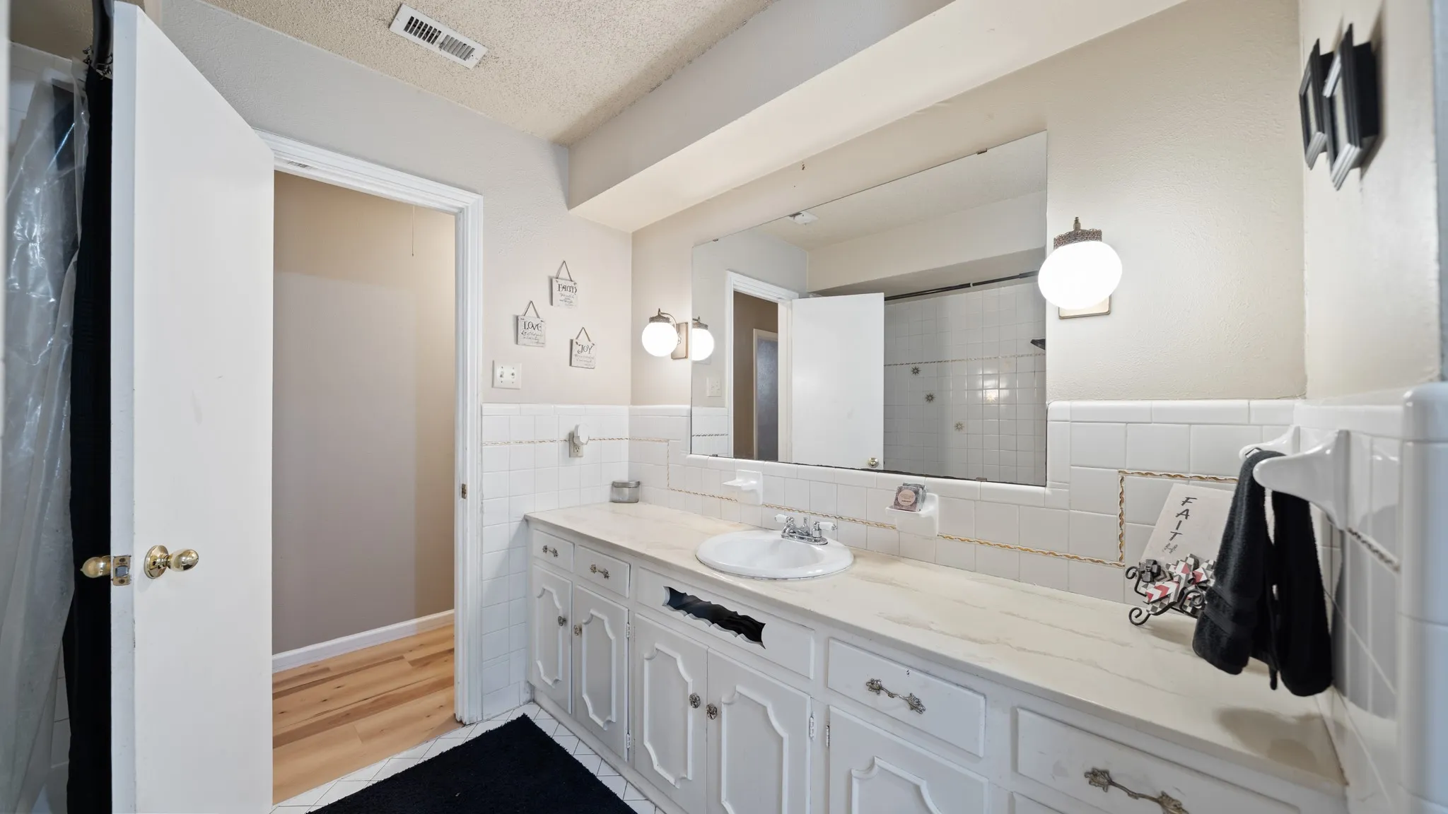 Single Family Residence For Sale in Dallas County , 313 Shadywood Lane, Seagoville, Texas 75159, 4 Bedroom, 2 Bathroom, 3 Garage spaces, 2,448 Sqft, built in 1968, mls#21247225, Real Estate Agent in Seagoville, Homes For Sale in Dallas county, Homes For Sale in Seagoville, Realtor in Seagoville Texas, Real Estate Brokerage Independent Realty Texas, Luminita Cordes Realtor