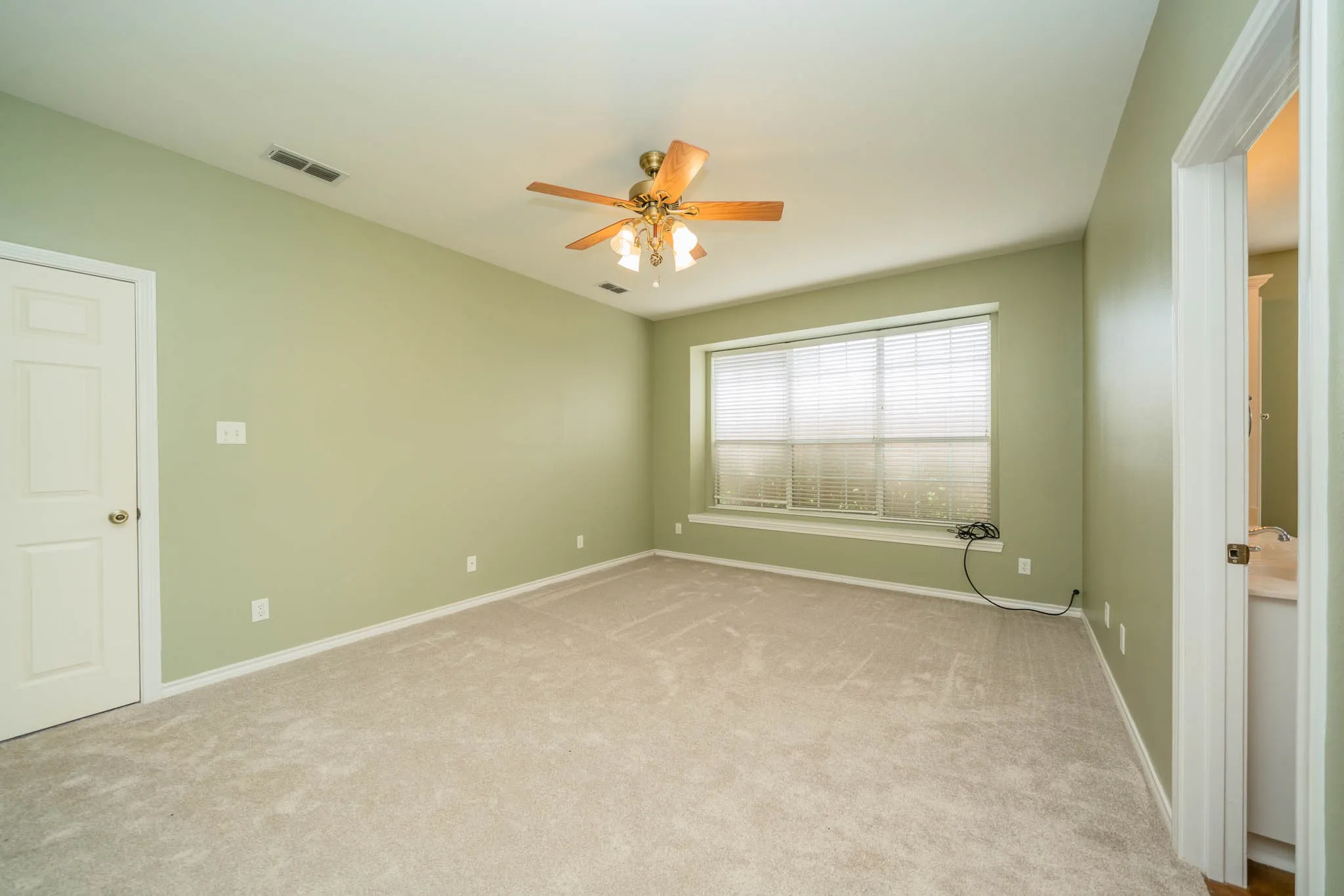 Farm For Sale in Upshur County , 3460 Hawk Road, Diana, Texas 75640, 4 Bedroom, 3 Bathroom, Garage spaces, 2,368 Sqft, built in 2003, Preowned, mls#21251087, Real Estate Agent in Diana, Homes For Sale in Upshur county, Homes For Sale in Diana, Realtor in Diana Texas, Real Estate Brokerage Independent Realty Texas, Luminita Cordes Realtor