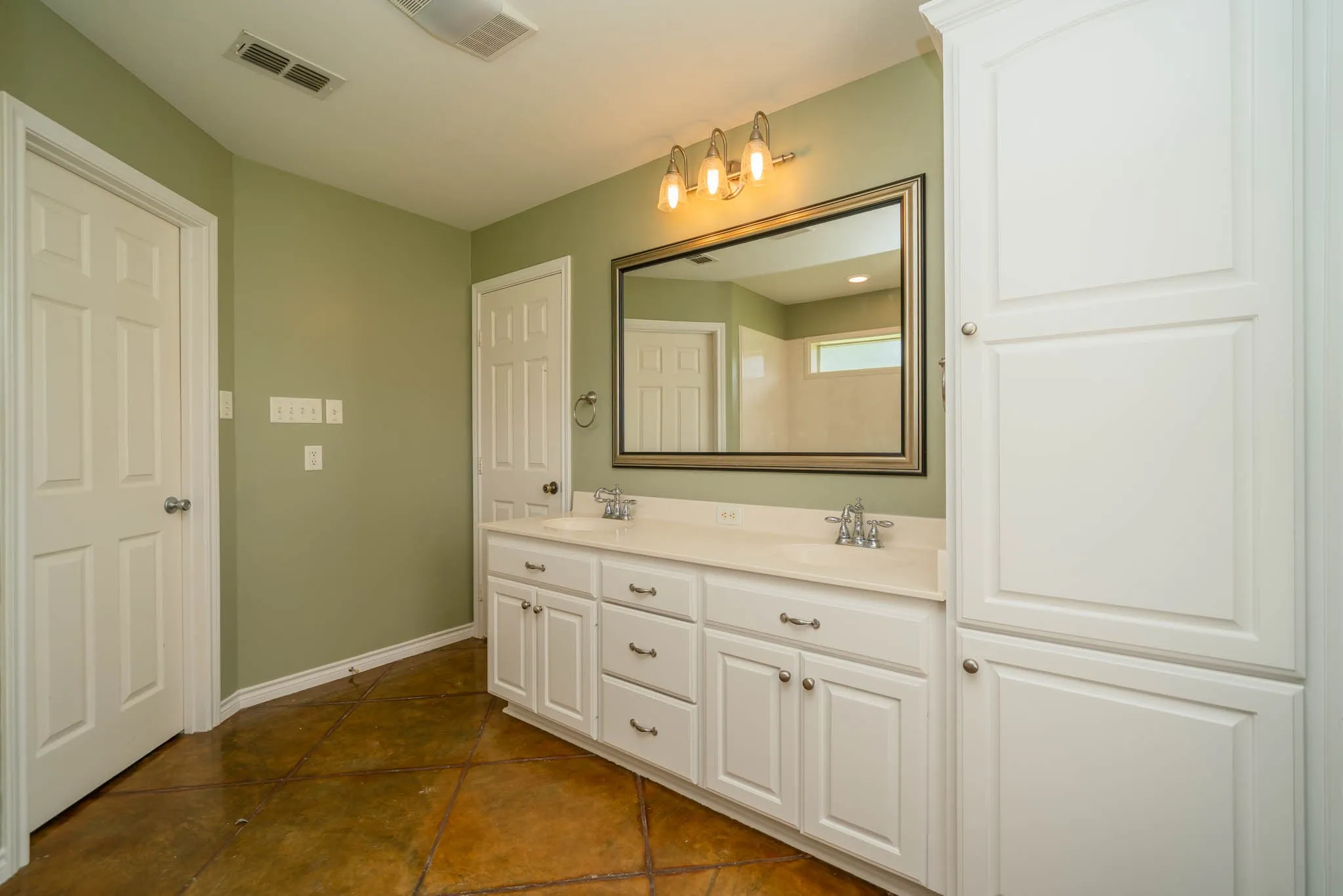 Farm For Sale in Upshur County , 3460 Hawk Road, Diana, Texas 75640, 4 Bedroom, 3 Bathroom, Garage spaces, 2,368 Sqft, built in 2003, Preowned, mls#21251087, Real Estate Agent in Diana, Homes For Sale in Upshur county, Homes For Sale in Diana, Realtor in Diana Texas, Real Estate Brokerage Independent Realty Texas, Luminita Cordes Realtor