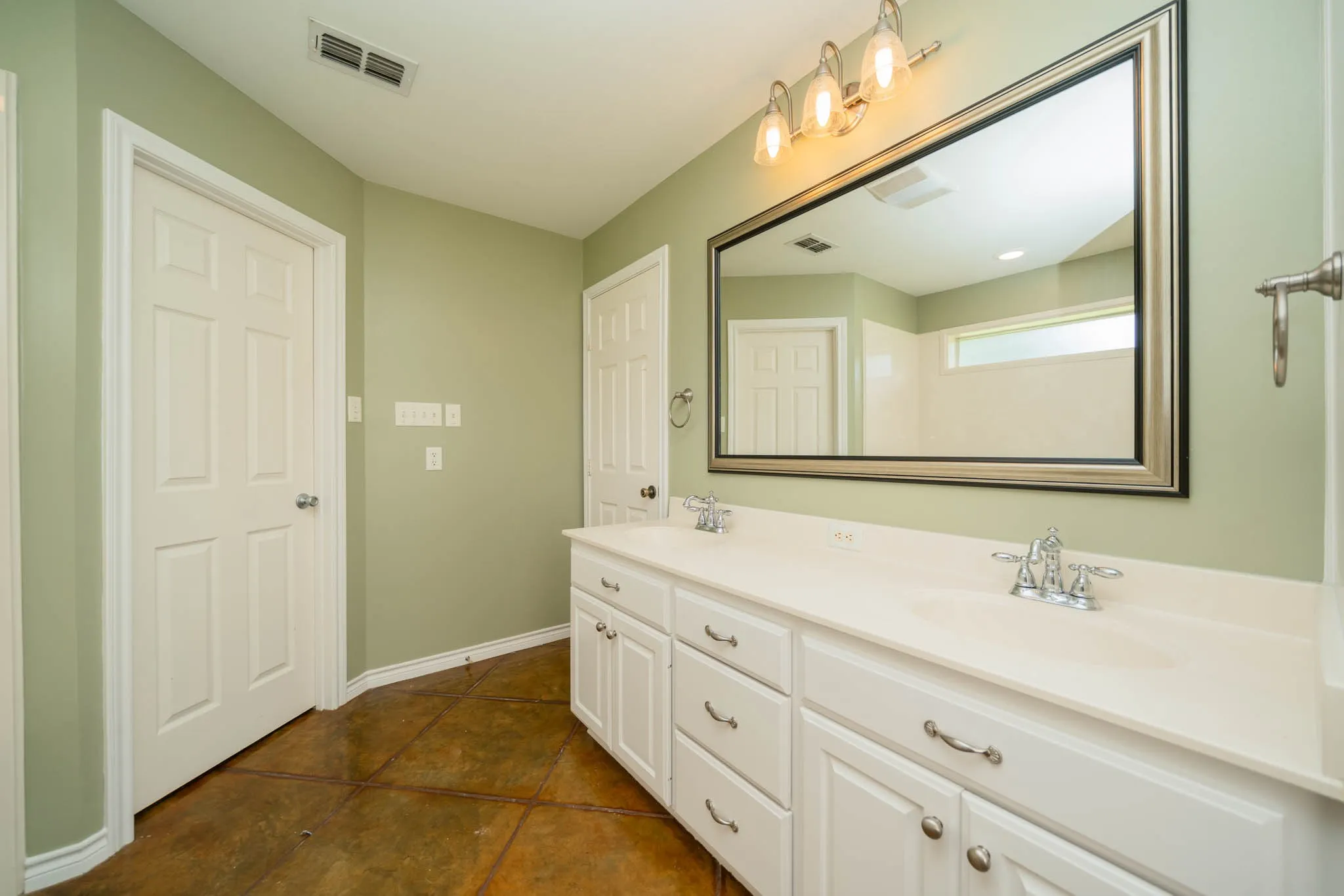 Farm For Sale in Upshur County , 3460 Hawk Road, Diana, Texas 75640, 4 Bedroom, 3 Bathroom, Garage spaces, 2,368 Sqft, built in 2003, Preowned, mls#21251087, Real Estate Agent in Diana, Homes For Sale in Upshur county, Homes For Sale in Diana, Realtor in Diana Texas, Real Estate Brokerage Independent Realty Texas, Luminita Cordes Realtor