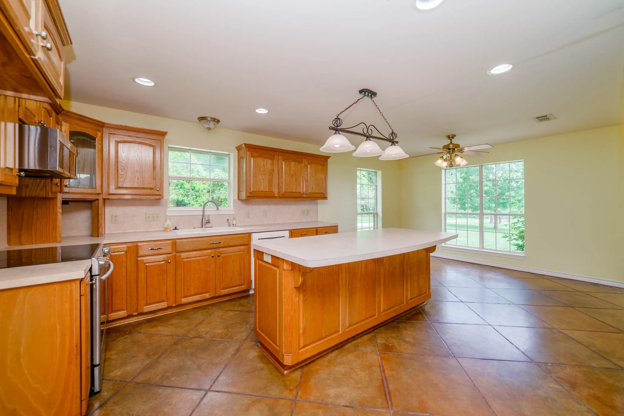 Farm For Sale in Upshur County , 3460 Hawk Road, Diana, Texas 75640, 4 Bedroom, 3 Bathroom, Garage spaces, 2,368 Sqft, built in 2003, Preowned, mls#21251087, Real Estate Agent in Diana, Homes For Sale in Upshur county, Homes For Sale in Diana, Realtor in Diana Texas, Real Estate Brokerage Independent Realty Texas, Luminita Cordes Realtor