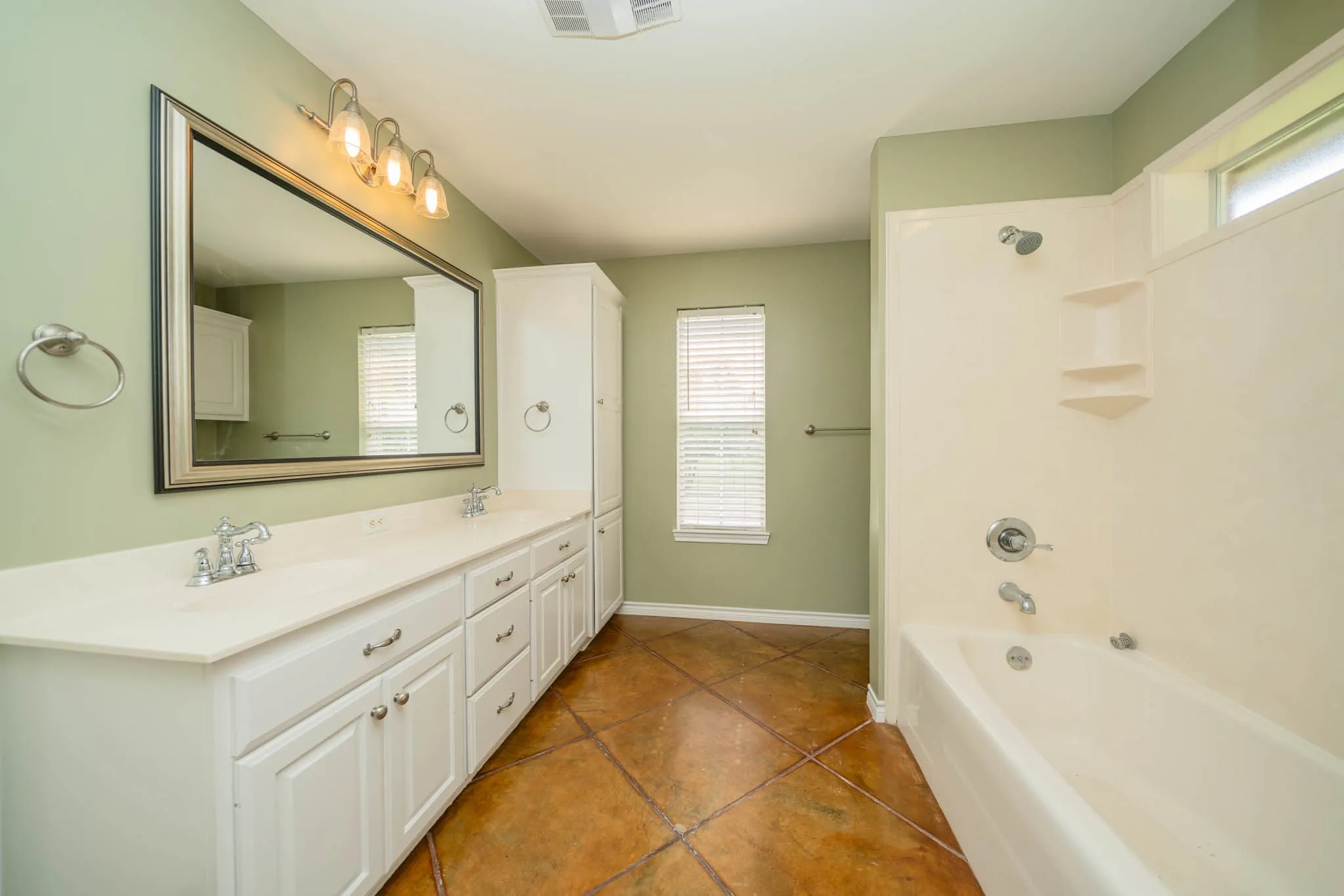 Farm For Sale in Upshur County , 3460 Hawk Road, Diana, Texas 75640, 4 Bedroom, 3 Bathroom, Garage spaces, 2,368 Sqft, built in 2003, Preowned, mls#21251087, Real Estate Agent in Diana, Homes For Sale in Upshur county, Homes For Sale in Diana, Realtor in Diana Texas, Real Estate Brokerage Independent Realty Texas, Luminita Cordes Realtor