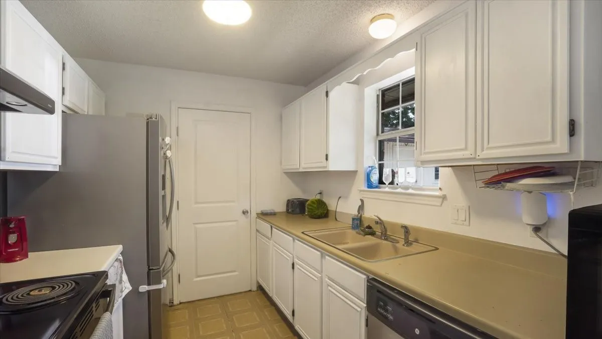 Single Family Residence For Sale in Dallas County , 535 Jean Drive, Seagoville, Texas 75159, 3 Bedroom, 2 Bathroom, 1 Garage spaces, 1,358 Sqft, built in 1994, Preowned, Price $272,000, mls#21250800, Real Estate Agent in Seagoville, Homes For Sale in Dallas county, Homes For Sale in Seagoville, Realtor in Seagoville Texas, Real Estate Brokerage Independent Realty Texas, Luminita Cordes Realtor