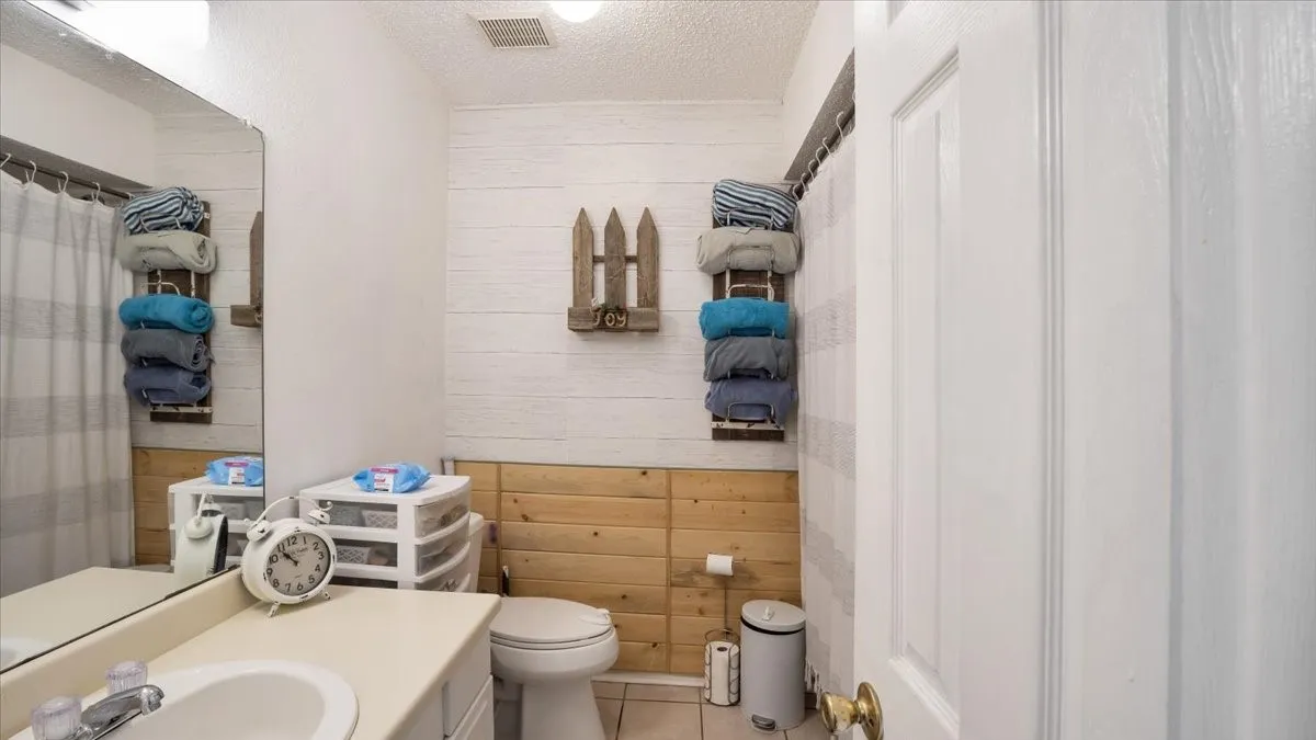 Single Family Residence For Sale in Dallas County , 535 Jean Drive, Seagoville, Texas 75159, 3 Bedroom, 2 Bathroom, 1 Garage spaces, 1,358 Sqft, built in 1994, Preowned, Price $272,000, mls#21250800, Real Estate Agent in Seagoville, Homes For Sale in Dallas county, Homes For Sale in Seagoville, Realtor in Seagoville Texas, Real Estate Brokerage Independent Realty Texas, Luminita Cordes Realtor