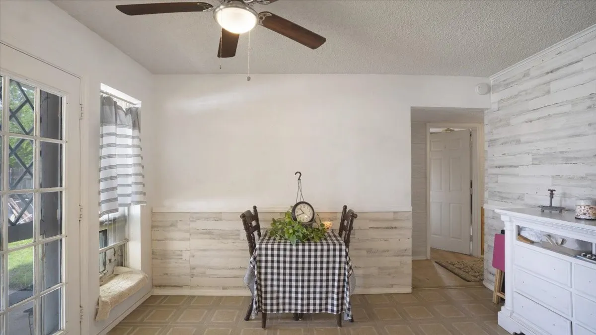 Single Family Residence For Sale in Dallas County , 535 Jean Drive, Seagoville, Texas 75159, 3 Bedroom, 2 Bathroom, 1 Garage spaces, 1,358 Sqft, built in 1994, Preowned, Price $272,000, mls#21250800, Real Estate Agent in Seagoville, Homes For Sale in Dallas county, Homes For Sale in Seagoville, Realtor in Seagoville Texas, Real Estate Brokerage Independent Realty Texas, Luminita Cordes Realtor