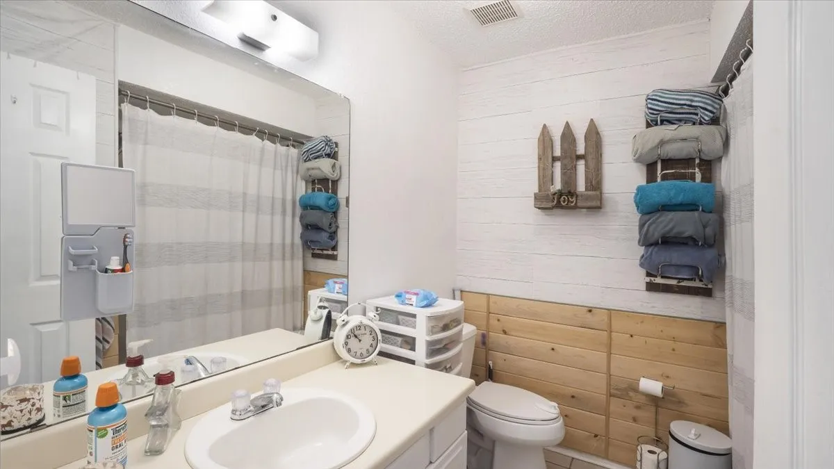 Single Family Residence For Sale in Dallas County , 535 Jean Drive, Seagoville, Texas 75159, 3 Bedroom, 2 Bathroom, 1 Garage spaces, 1,358 Sqft, built in 1994, Preowned, Price $272,000, mls#21250800, Real Estate Agent in Seagoville, Homes For Sale in Dallas county, Homes For Sale in Seagoville, Realtor in Seagoville Texas, Real Estate Brokerage Independent Realty Texas, Luminita Cordes Realtor