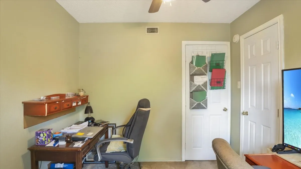 Single Family Residence For Sale in Dallas County , 535 Jean Drive, Seagoville, Texas 75159, 3 Bedroom, 2 Bathroom, 1 Garage spaces, 1,358 Sqft, built in 1994, Preowned, Price $272,000, mls#21250800, Real Estate Agent in Seagoville, Homes For Sale in Dallas county, Homes For Sale in Seagoville, Realtor in Seagoville Texas, Real Estate Brokerage Independent Realty Texas, Luminita Cordes Realtor