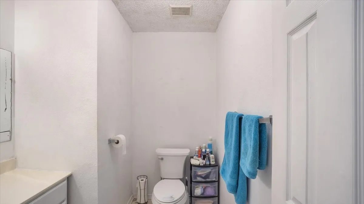 Single Family Residence For Sale in Dallas County , 535 Jean Drive, Seagoville, Texas 75159, 3 Bedroom, 2 Bathroom, 1 Garage spaces, 1,358 Sqft, built in 1994, Preowned, Price $272,000, mls#21250800, Real Estate Agent in Seagoville, Homes For Sale in Dallas county, Homes For Sale in Seagoville, Realtor in Seagoville Texas, Real Estate Brokerage Independent Realty Texas, Luminita Cordes Realtor