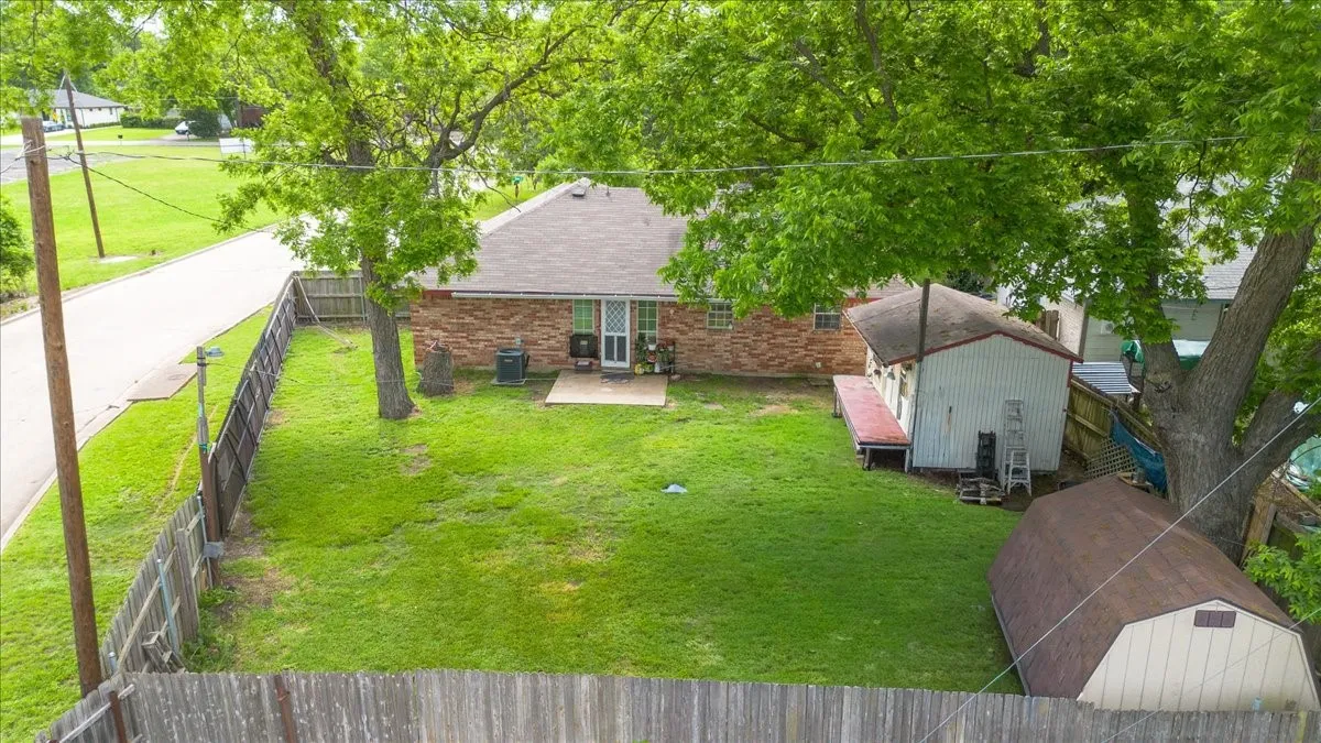 Single Family Residence For Sale in Dallas County , 535 Jean Drive, Seagoville, Texas 75159, 3 Bedroom, 2 Bathroom, 1 Garage spaces, 1,358 Sqft, built in 1994, Preowned, Price $272,000, mls#21250800, Real Estate Agent in Seagoville, Homes For Sale in Dallas county, Homes For Sale in Seagoville, Realtor in Seagoville Texas, Real Estate Brokerage Independent Realty Texas, Luminita Cordes Realtor