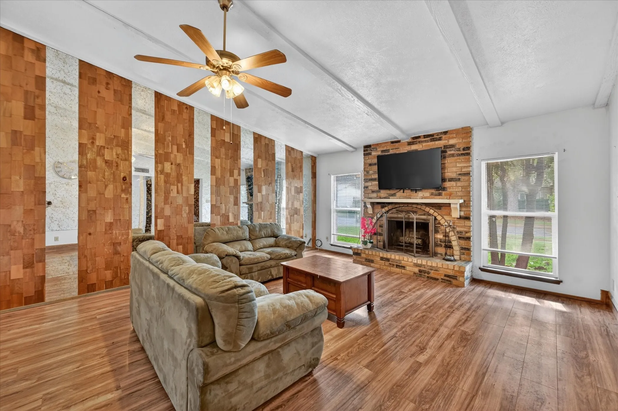 Single Family Residence For Sale in Tarrant County , 2705 Treeview Drive, Arlington, Texas 76016, 3 Bedroom, 2 Bathroom, 2 Garage spaces, 1,886 Sqft, built in 1978, mls#21251094, Real Estate Agent in Arlington, Homes For Sale in Tarrant county, Homes For Sale in Arlington, Realtor in Arlington Texas, Real Estate Brokerage Independent Realty Texas, Luminita Cordes Realtor