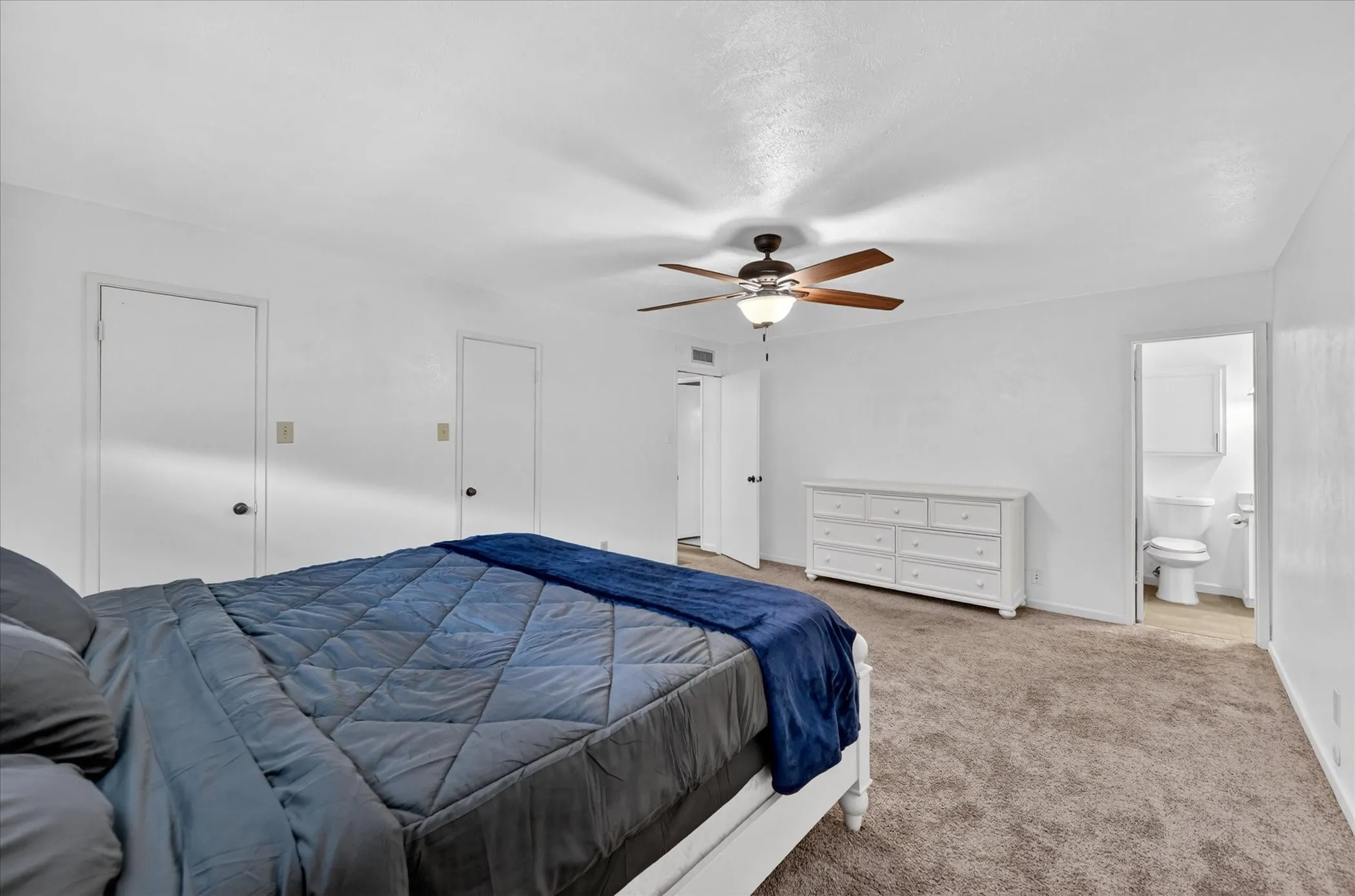Single Family Residence For Sale in Tarrant County , 2705 Treeview Drive, Arlington, Texas 76016, 3 Bedroom, 2 Bathroom, 2 Garage spaces, 1,886 Sqft, built in 1978, mls#21251094, Real Estate Agent in Arlington, Homes For Sale in Tarrant county, Homes For Sale in Arlington, Realtor in Arlington Texas, Real Estate Brokerage Independent Realty Texas, Luminita Cordes Realtor