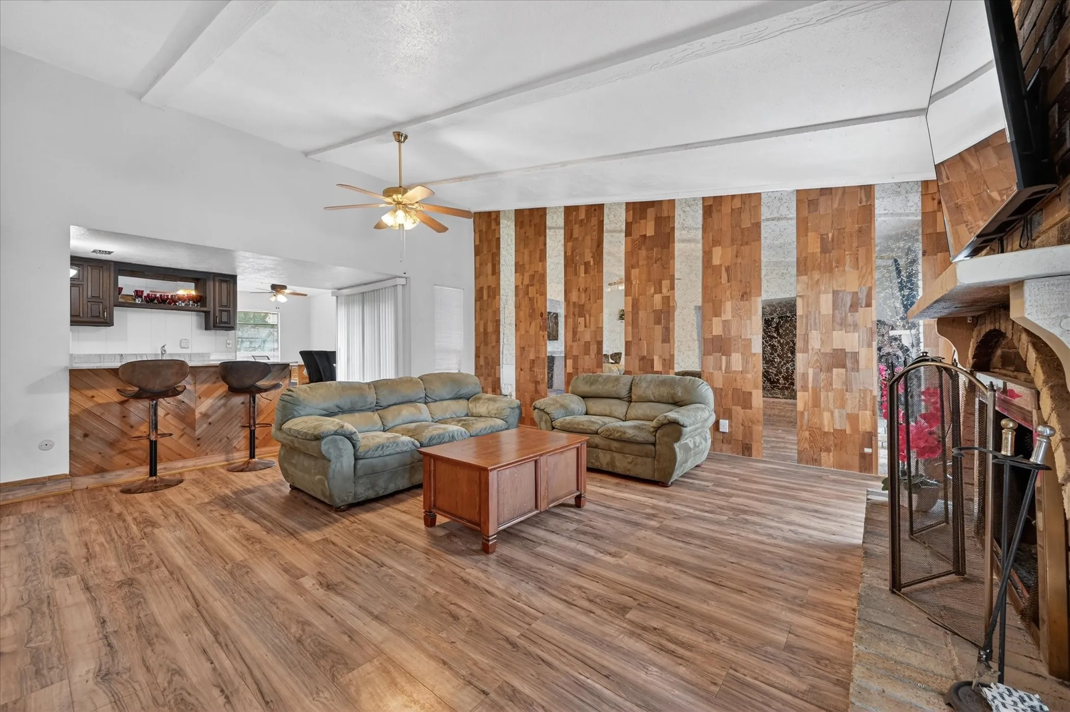 Single Family Residence For Sale in Tarrant County , 2705 Treeview Drive, Arlington, Texas 76016, 3 Bedroom, 2 Bathroom, 2 Garage spaces, 1,886 Sqft, built in 1978, mls#21251094, Real Estate Agent in Arlington, Homes For Sale in Tarrant county, Homes For Sale in Arlington, Realtor in Arlington Texas, Real Estate Brokerage Independent Realty Texas, Luminita Cordes Realtor