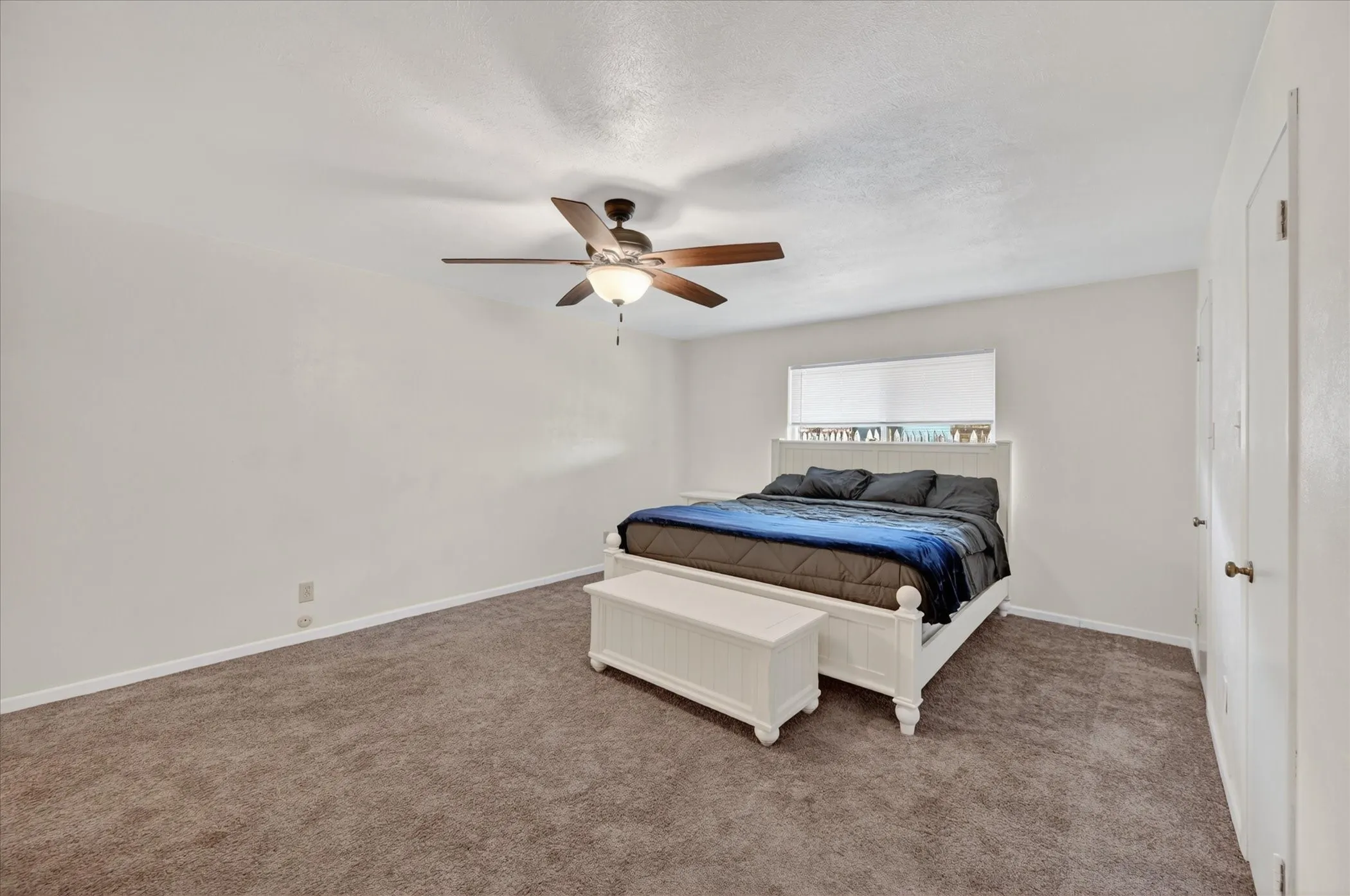 Single Family Residence For Sale in Tarrant County , 2705 Treeview Drive, Arlington, Texas 76016, 3 Bedroom, 2 Bathroom, 2 Garage spaces, 1,886 Sqft, built in 1978, mls#21251094, Real Estate Agent in Arlington, Homes For Sale in Tarrant county, Homes For Sale in Arlington, Realtor in Arlington Texas, Real Estate Brokerage Independent Realty Texas, Luminita Cordes Realtor