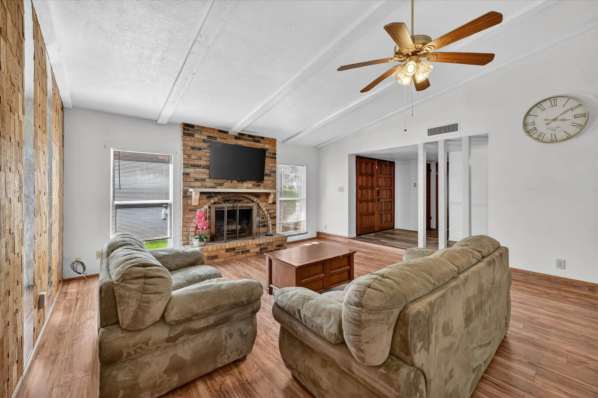 Single Family Residence For Sale in Tarrant County , 2705 Treeview Drive, Arlington, Texas 76016, 3 Bedroom, 2 Bathroom, 2 Garage spaces, 1,886 Sqft, built in 1978, mls#21251094, Real Estate Agent in Arlington, Homes For Sale in Tarrant county, Homes For Sale in Arlington, Realtor in Arlington Texas, Real Estate Brokerage Independent Realty Texas, Luminita Cordes Realtor