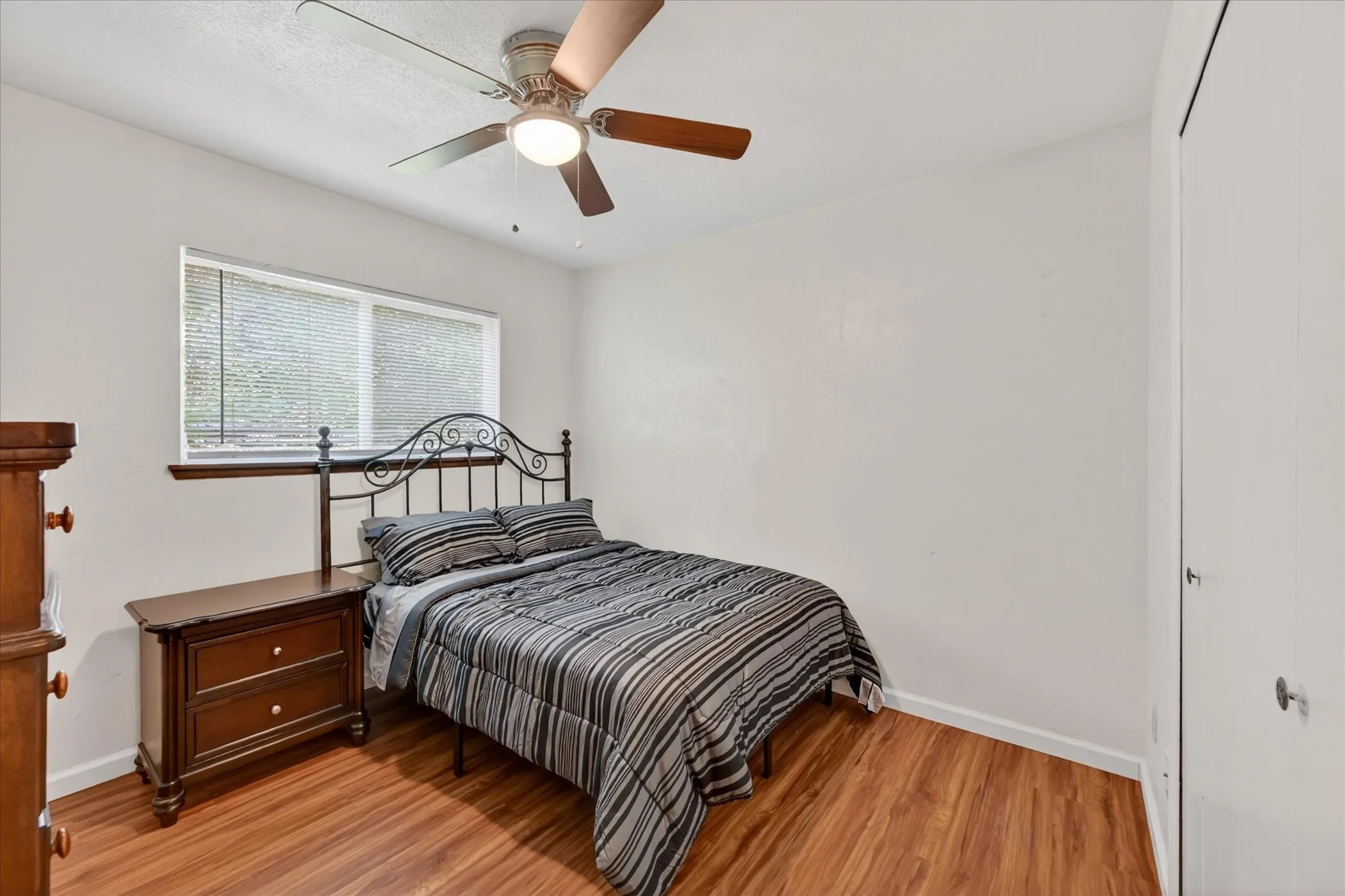 Single Family Residence For Sale in Tarrant County , 2705 Treeview Drive, Arlington, Texas 76016, 3 Bedroom, 2 Bathroom, 2 Garage spaces, 1,886 Sqft, built in 1978, mls#21251094, Real Estate Agent in Arlington, Homes For Sale in Tarrant county, Homes For Sale in Arlington, Realtor in Arlington Texas, Real Estate Brokerage Independent Realty Texas, Luminita Cordes Realtor