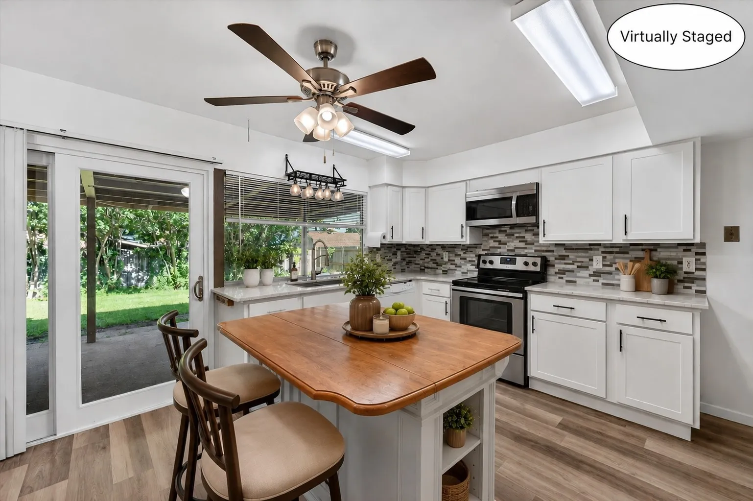 Create your wonderful meals with room to serve. (Virtually Staged)
