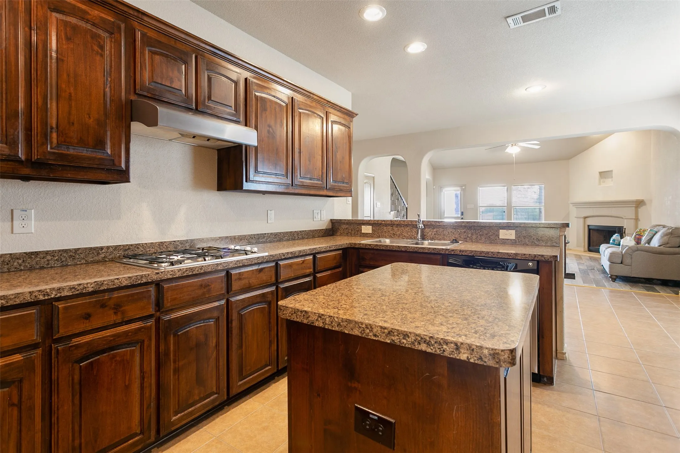 Single Family Residence For Sale in Tarrant County , 8220 Misty Water Drive, Fort Worth, Texas 76131, 4 Bedroom, 3 Bathroom, 2 Garage spaces, 3,081 Sqft, built in 2012, mls#21251158, Real Estate Agent in Fort Worth, Homes For Sale in Tarrant county, Homes For Sale in Fort Worth, Realtor in Fort Worth Texas, Real Estate Brokerage Independent Realty Texas, Luminita Cordes Realtor